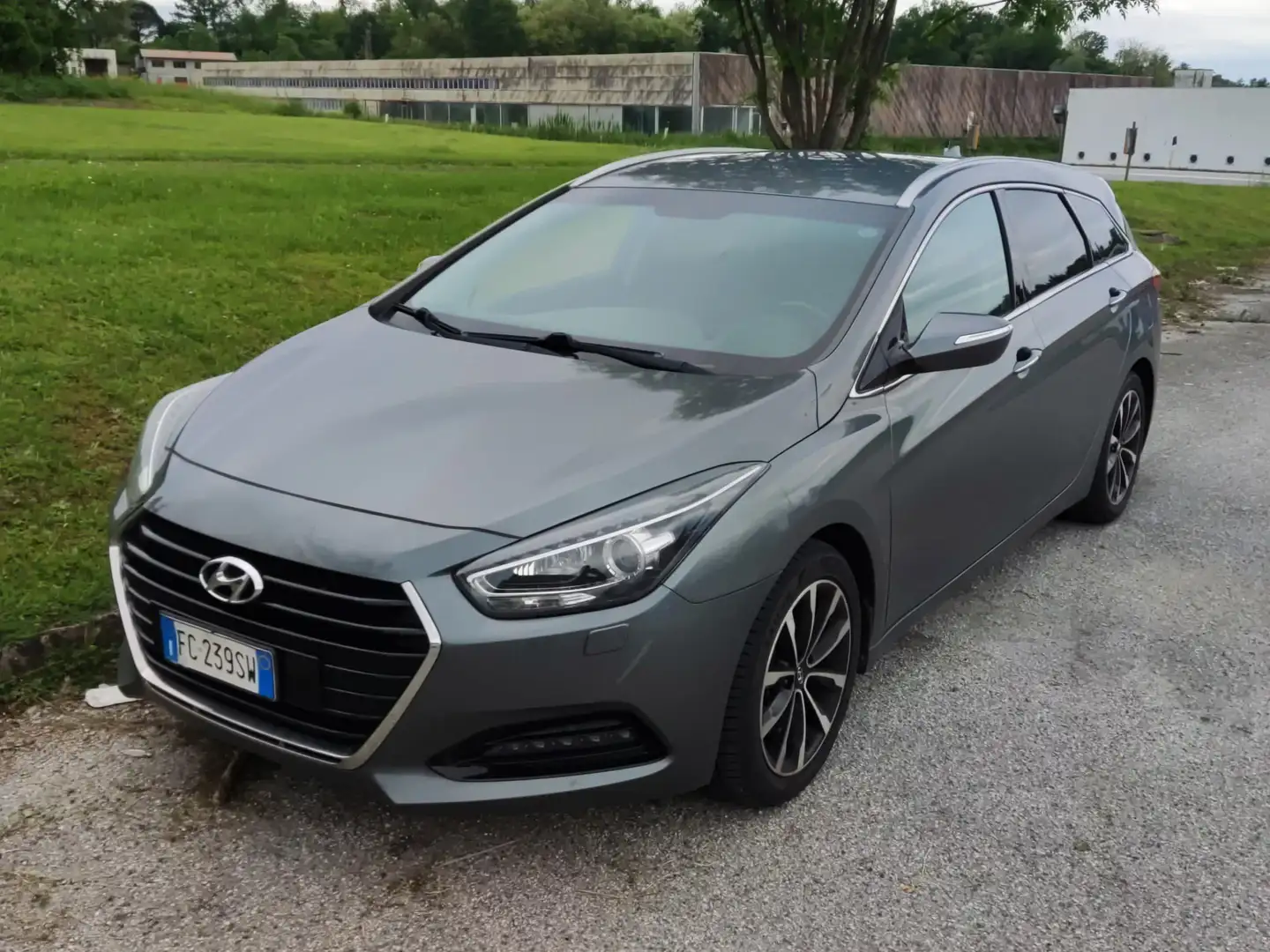 Hyundai i40 i40 Wagon 1.7 crdi Business 141cv auto Gris - 1