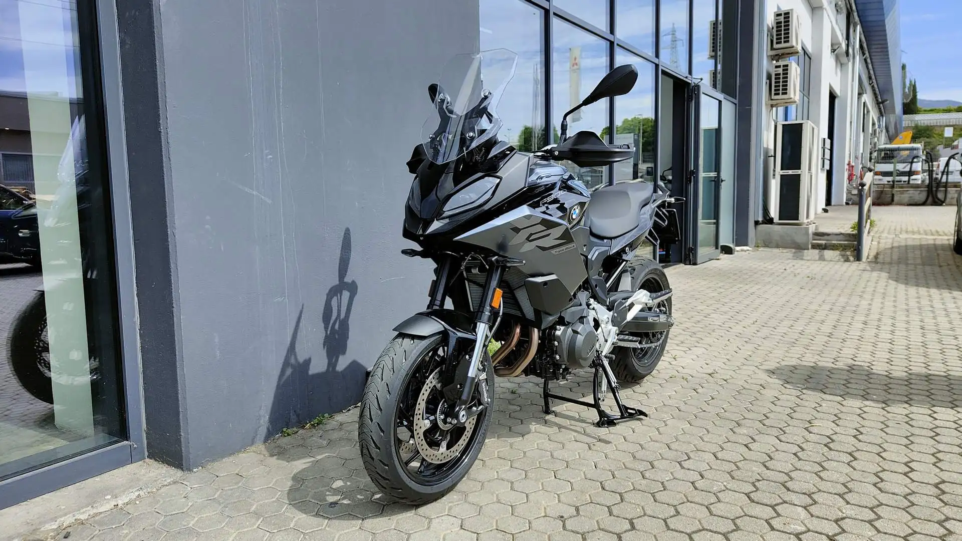 BMW F 900 XR Negro - 2