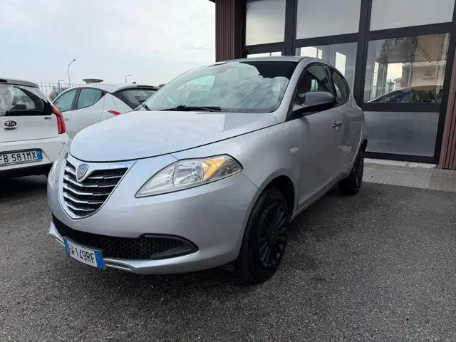 Lancia Ypsilon 0.9 Twinair 85 cv Stop & Start Silver