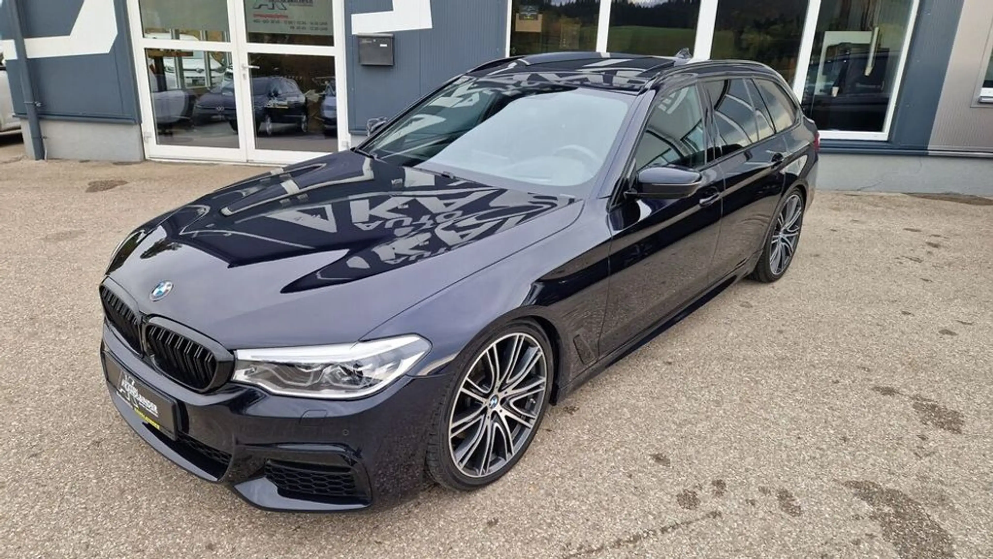 BMW 530 d Touring xDrive M Sport — photo 3