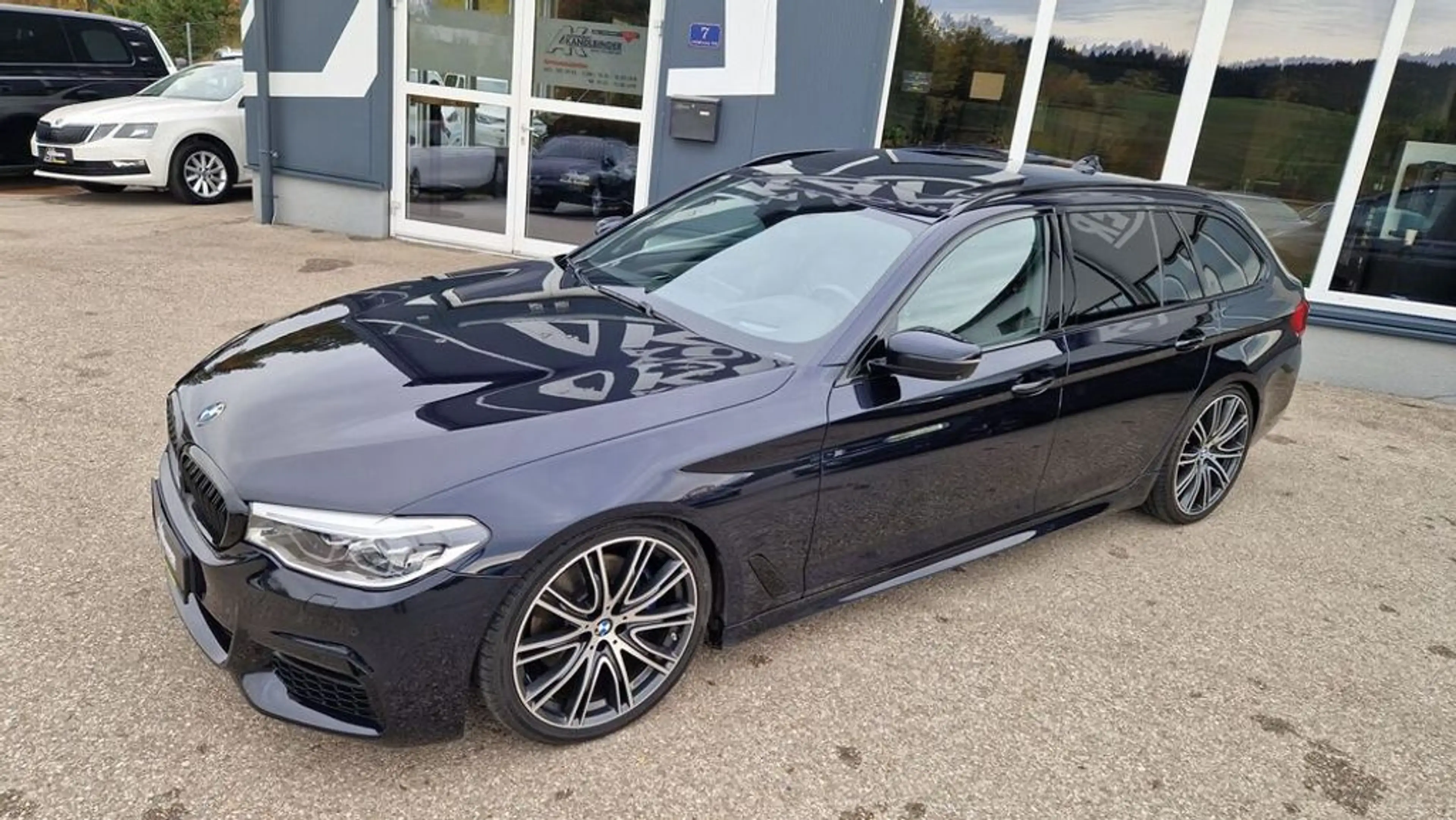 BMW 530 d Touring xDrive M Sport — photo 4