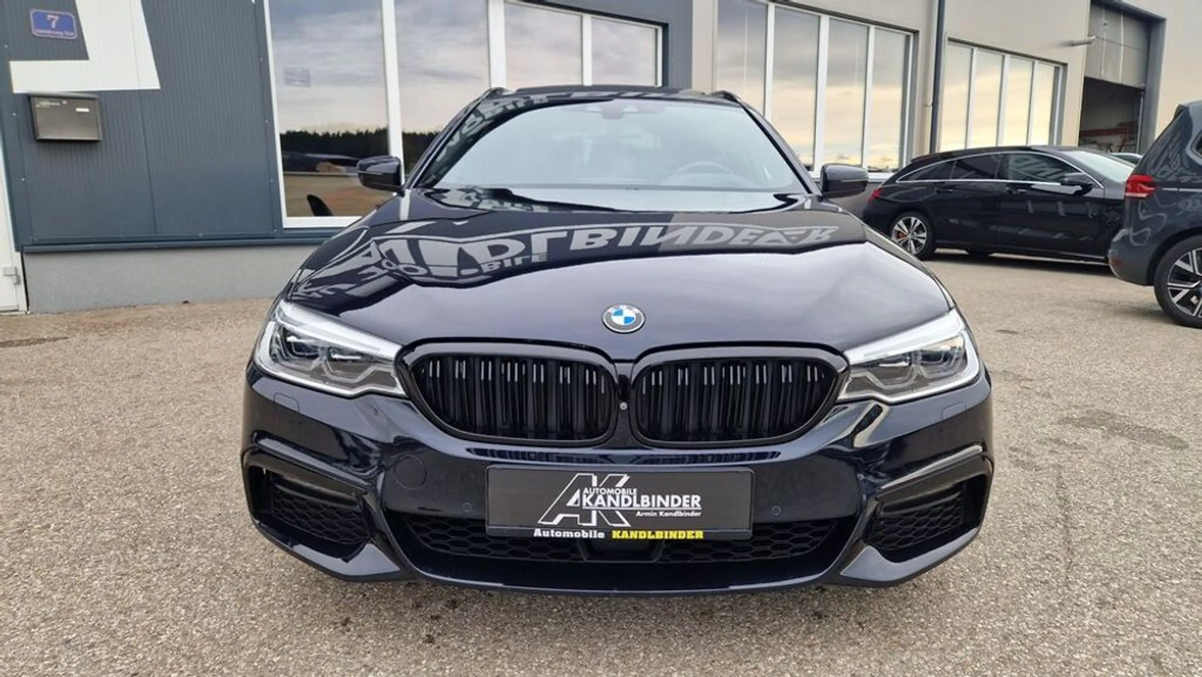 BMW 530 d Touring xDrive M Sport — photo 2