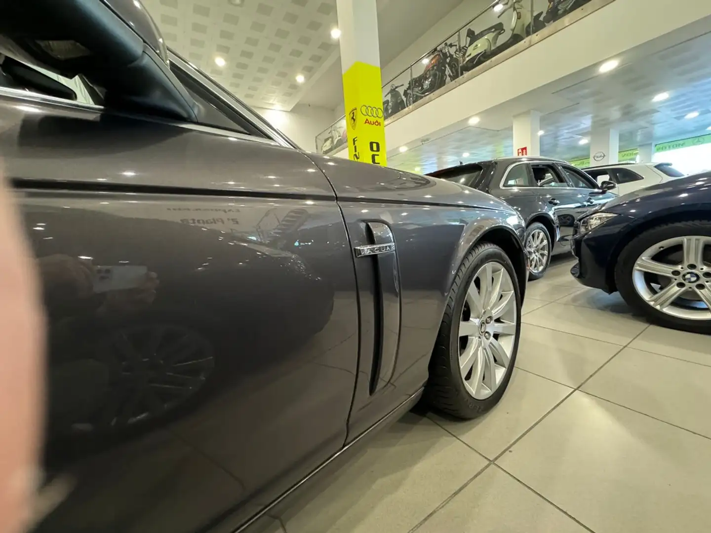 Jaguar XJ XJ6 2.7D V6 Executive Aut. Gris - 2