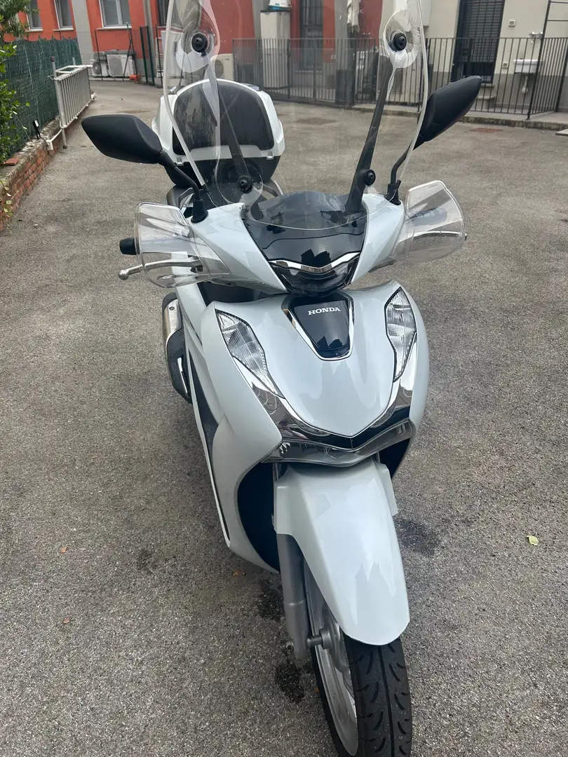 Honda SH 125i Anno 2021 Beyaz - 1