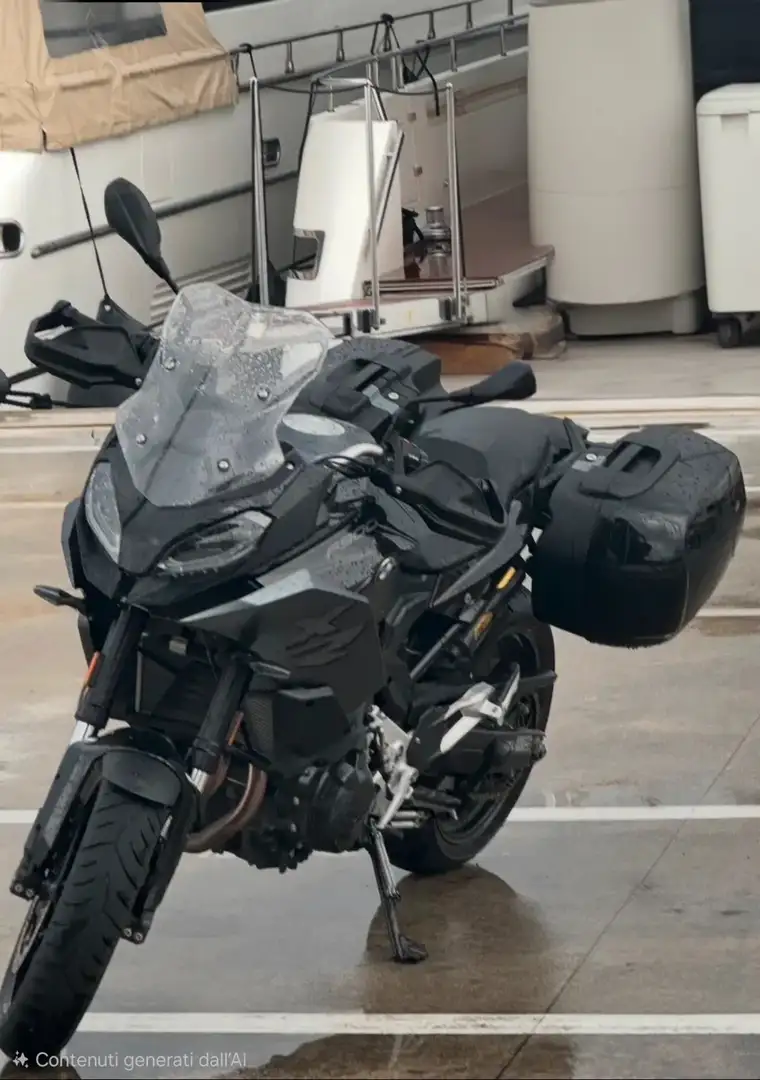 BMW F 900 XR Negro - 1