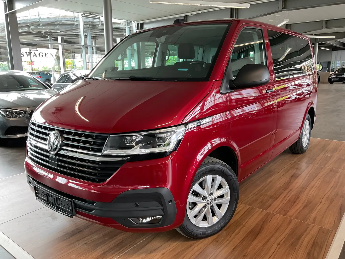 Volkswagen T6.1 Multivan T 6.1 2.0 TDI Multivan 7-SITZER/AHK/KAMERA/SPUR Rot - 1