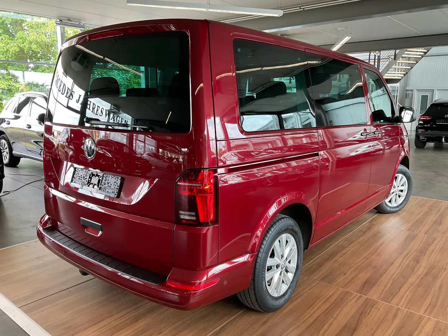 Volkswagen T6.1 Multivan T 6.1 2.0 TDI Multivan 7-SITZER/AHK/KAMERA/SPUR Rot - 2