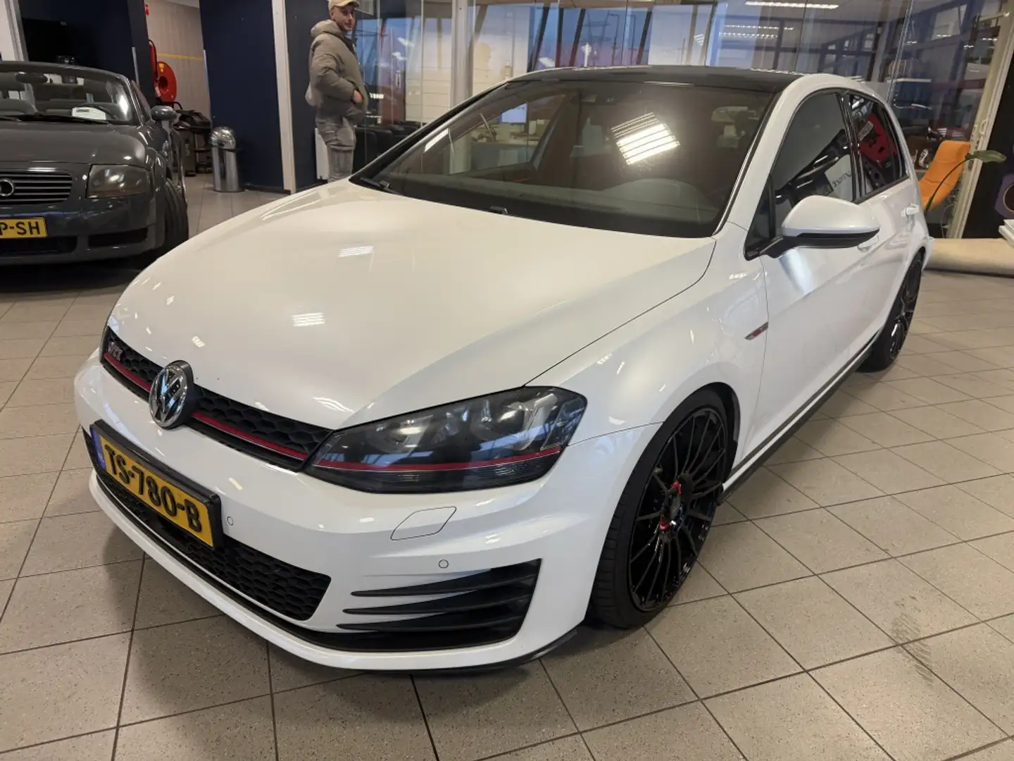 Volkswagen Golf GTI 2.0 TSI Pano/DSG Autom/ Keyless Fehér - 2