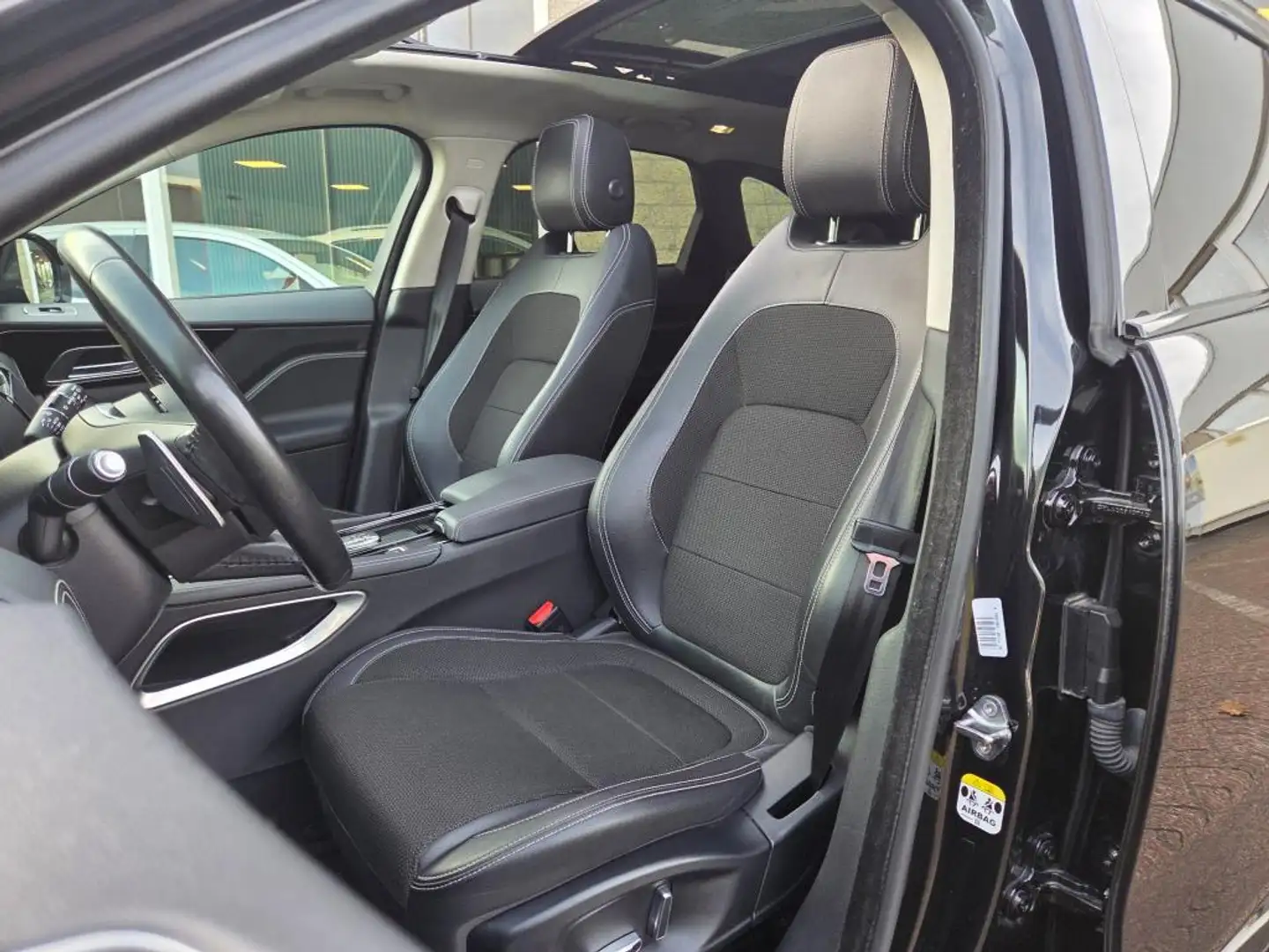 Jaguar F-Pace 2.0t AWD R-Sport *Panorama*Stoel/Stuur verw.*Adapt Noir - 2