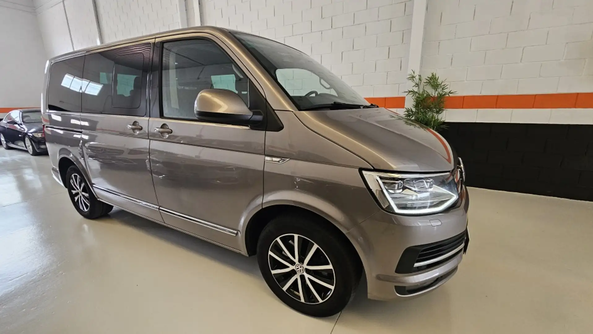 Volkswagen Multivan 2.0TDI BMT Premium DSG 150kW Marrón - 2
