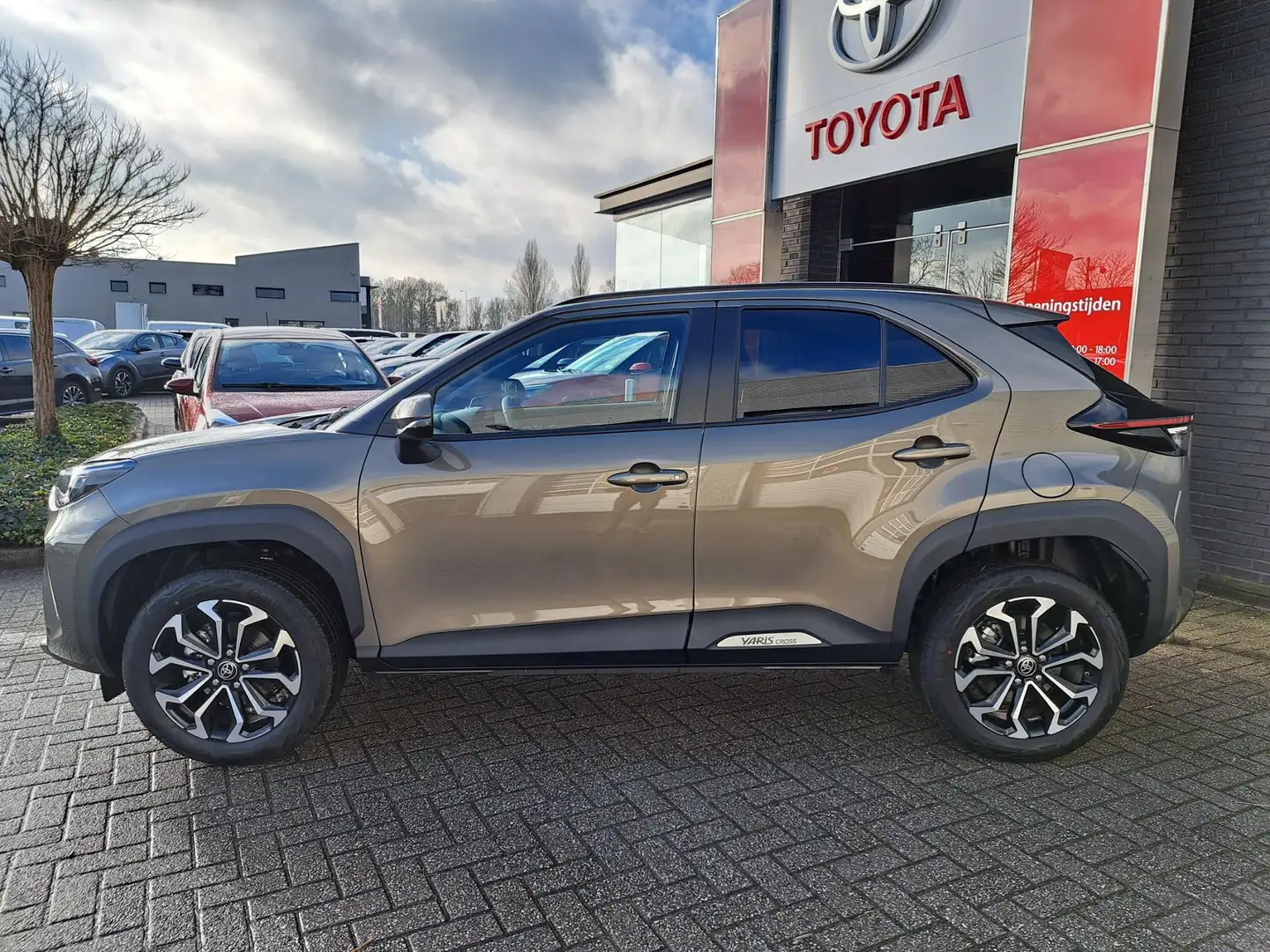 Toyota Yaris Cross 1.5 HYBRID FIRST EDITION 115 MODEL 2024! APPLE/AND Groen - 2