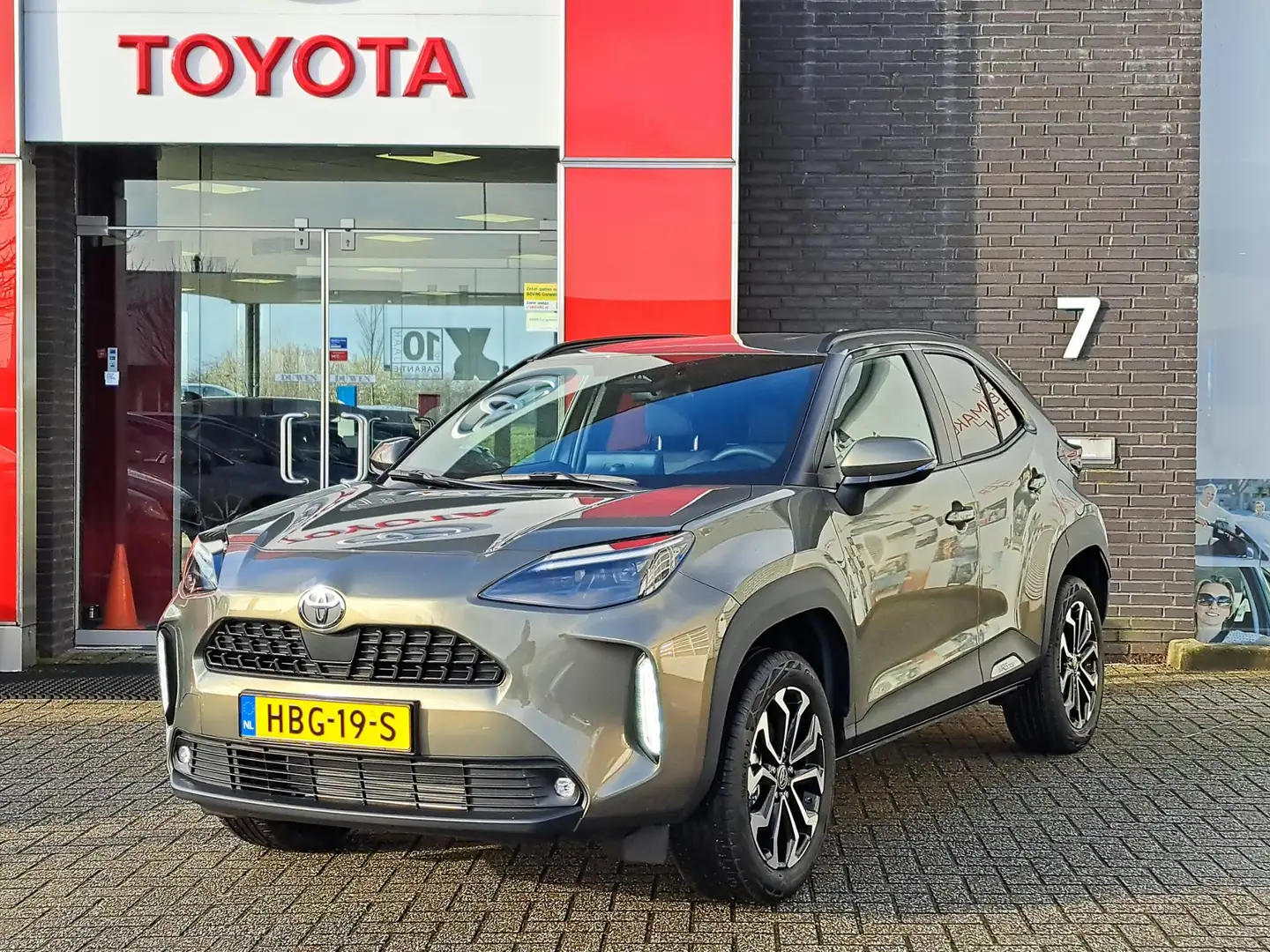 Toyota Yaris Cross 1.5 HYBRID FIRST EDITION 115 MODEL 2024! APPLE/AND Groen - 1