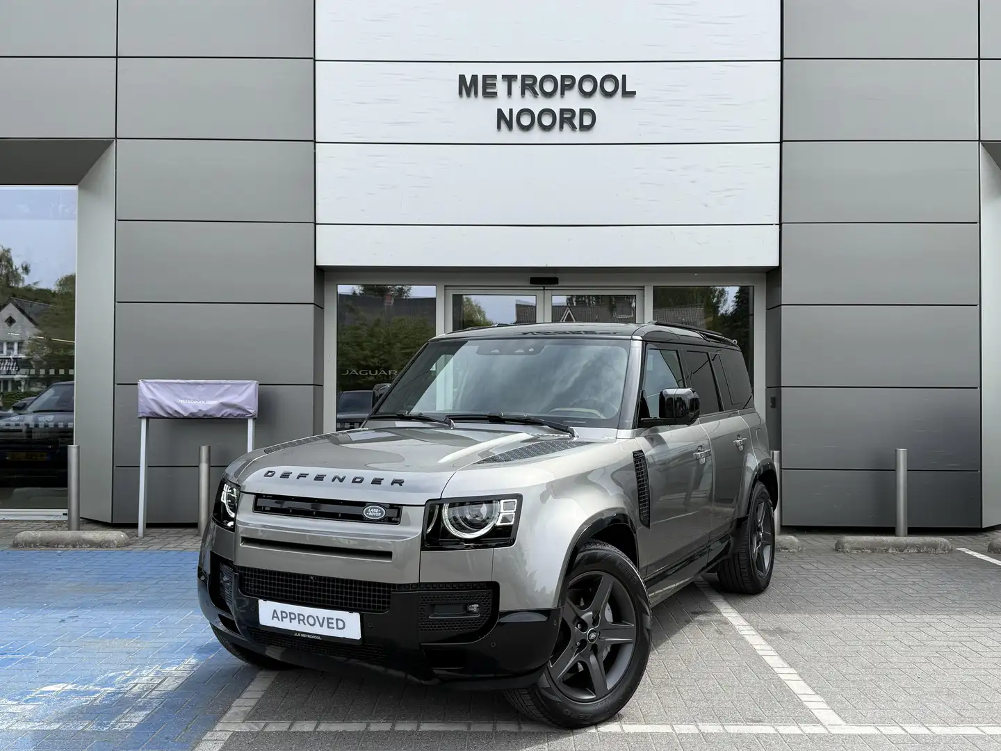 Land Rover Defender X-Dynamic HSE P300e Beige - 1