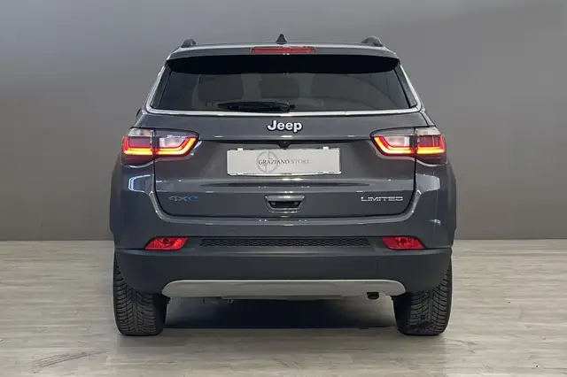 Jeep Compass view 4