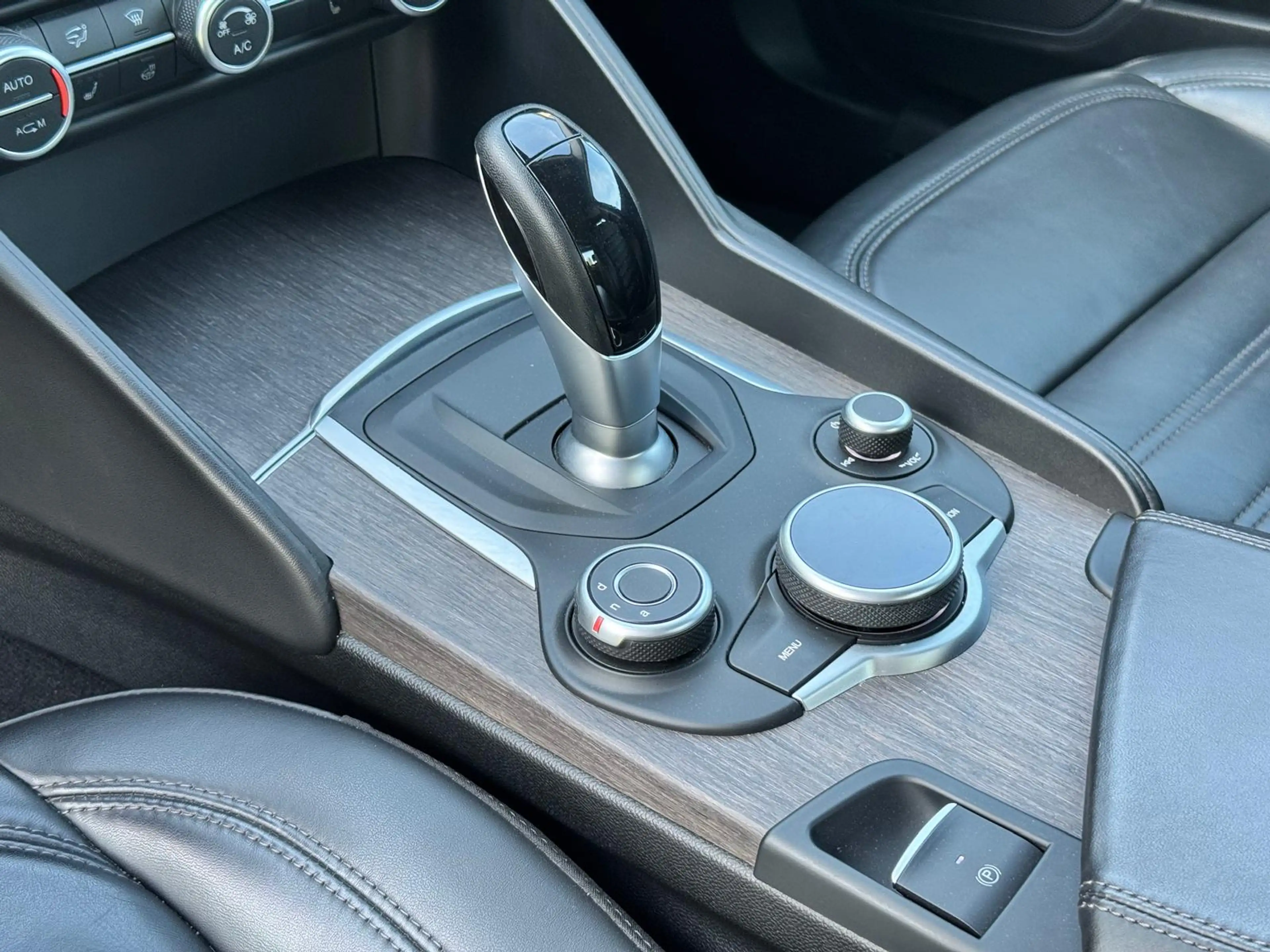 Alfa Romeo Giulia Giulia 2.0 T Super — photo 9