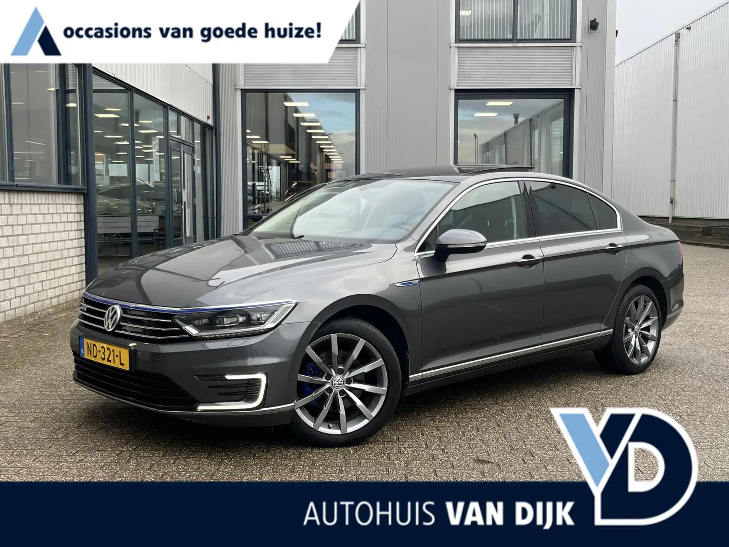 Volkswagen Passat 1.4 TSI GTE Connected Series Plus NL Auto/2e Eig./ Grau - 1