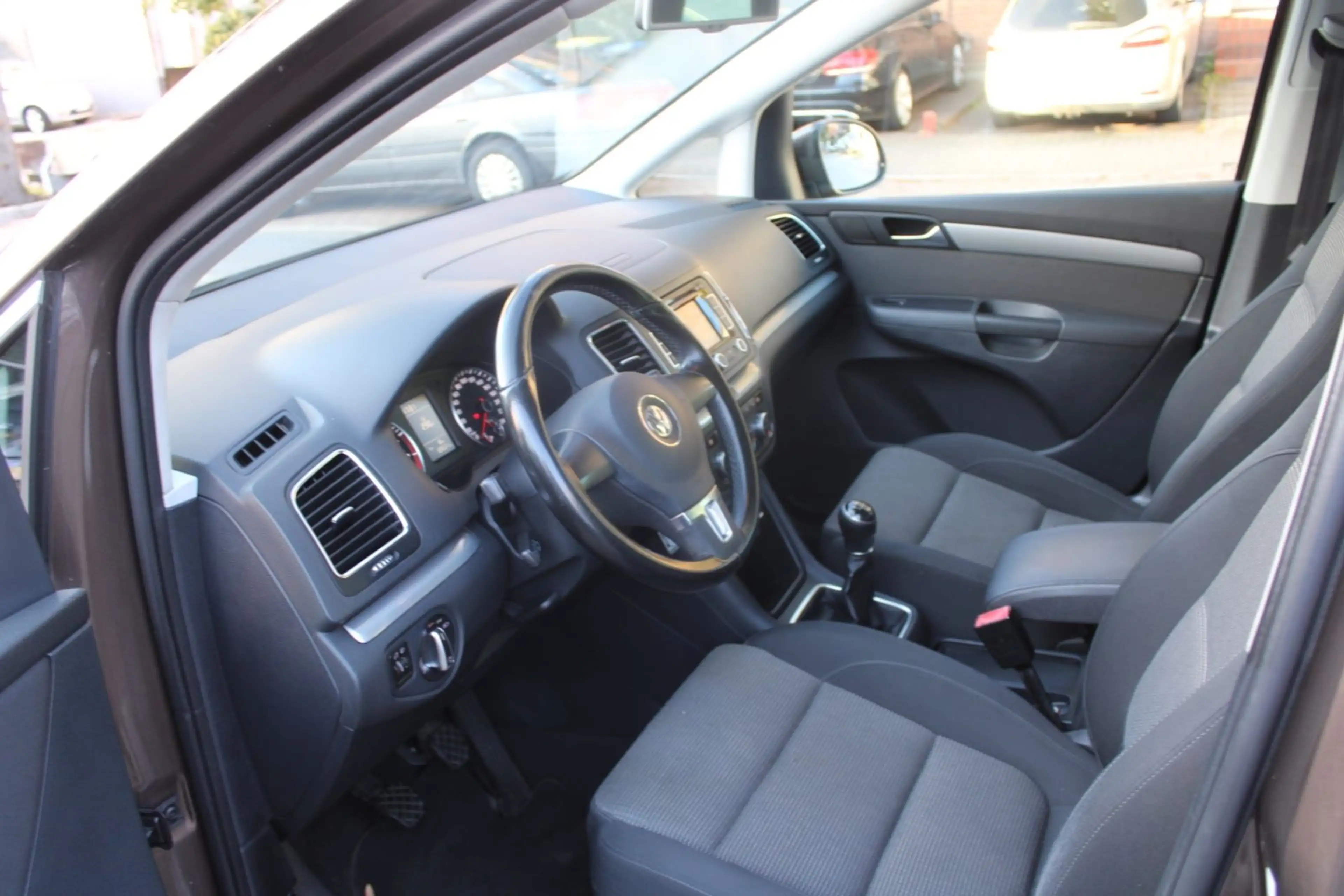 Volkswagen Sharan 1.4 TSI Comfortline BMT*7SITZER*NAVI*SHZ! — photo 13