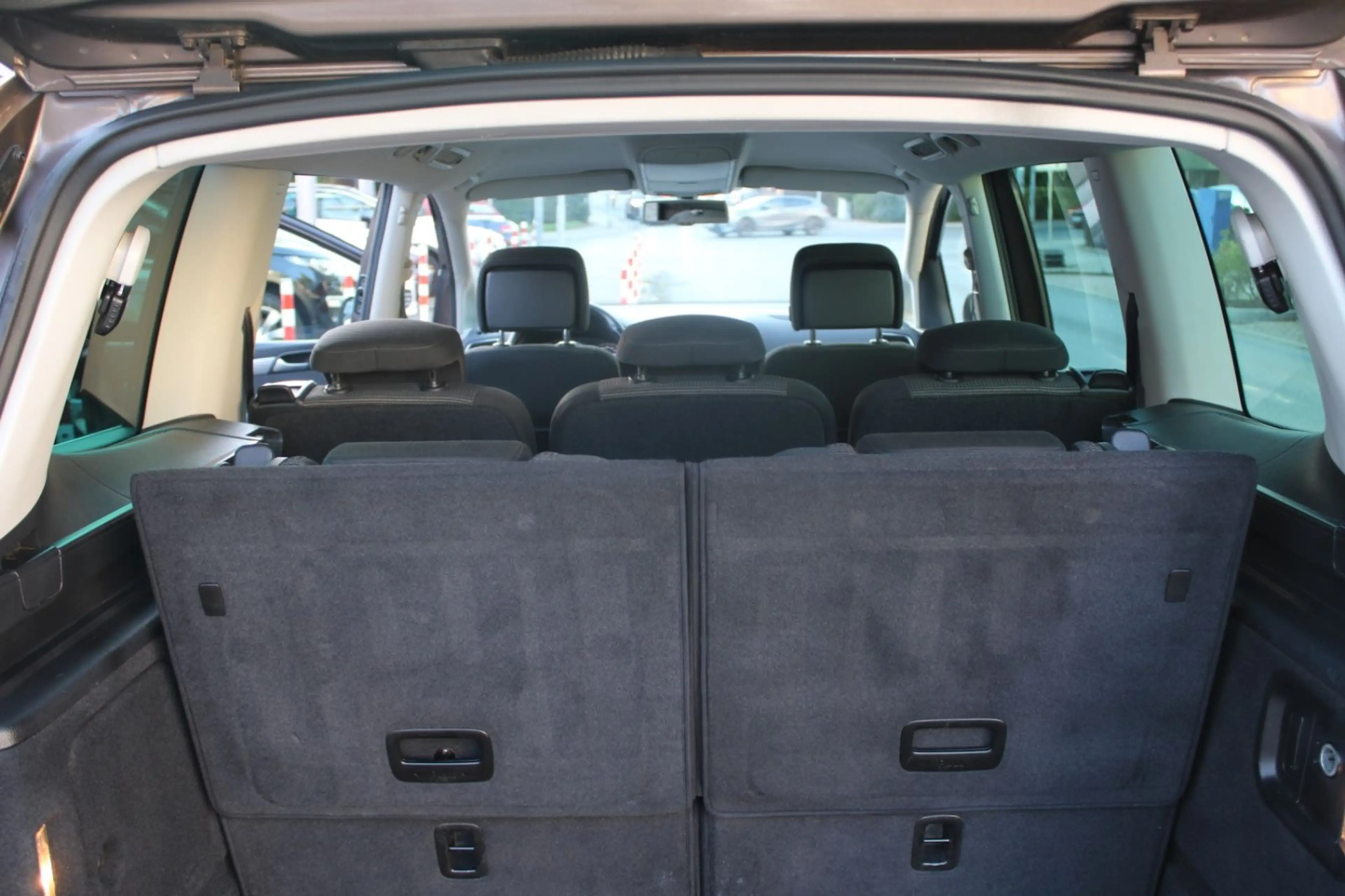 Volkswagen Sharan 1.4 TSI Comfortline BMT*7SITZER*NAVI*SHZ! — photo 9