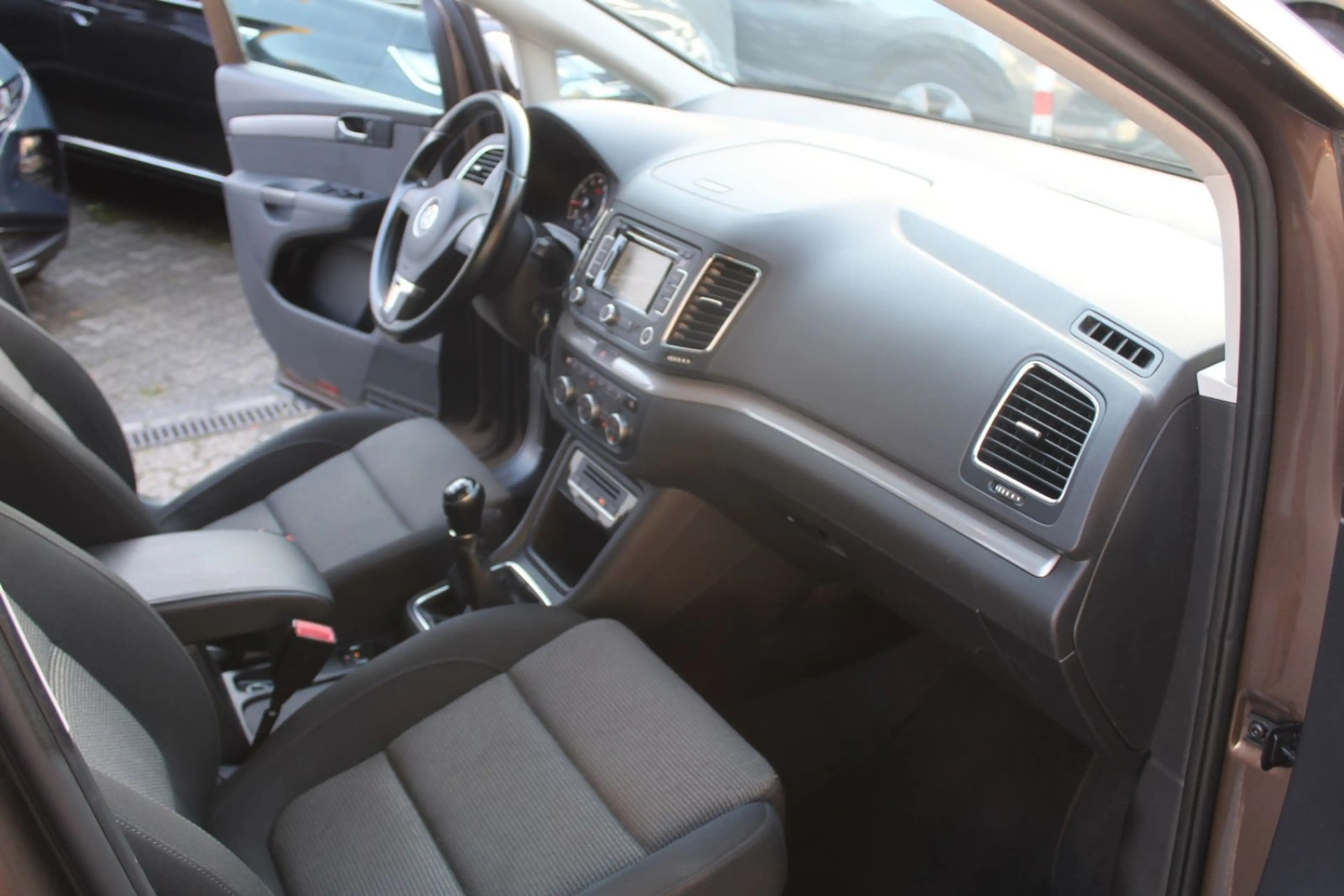 Volkswagen Sharan 1.4 TSI Comfortline BMT*7SITZER*NAVI*SHZ! — photo 8
