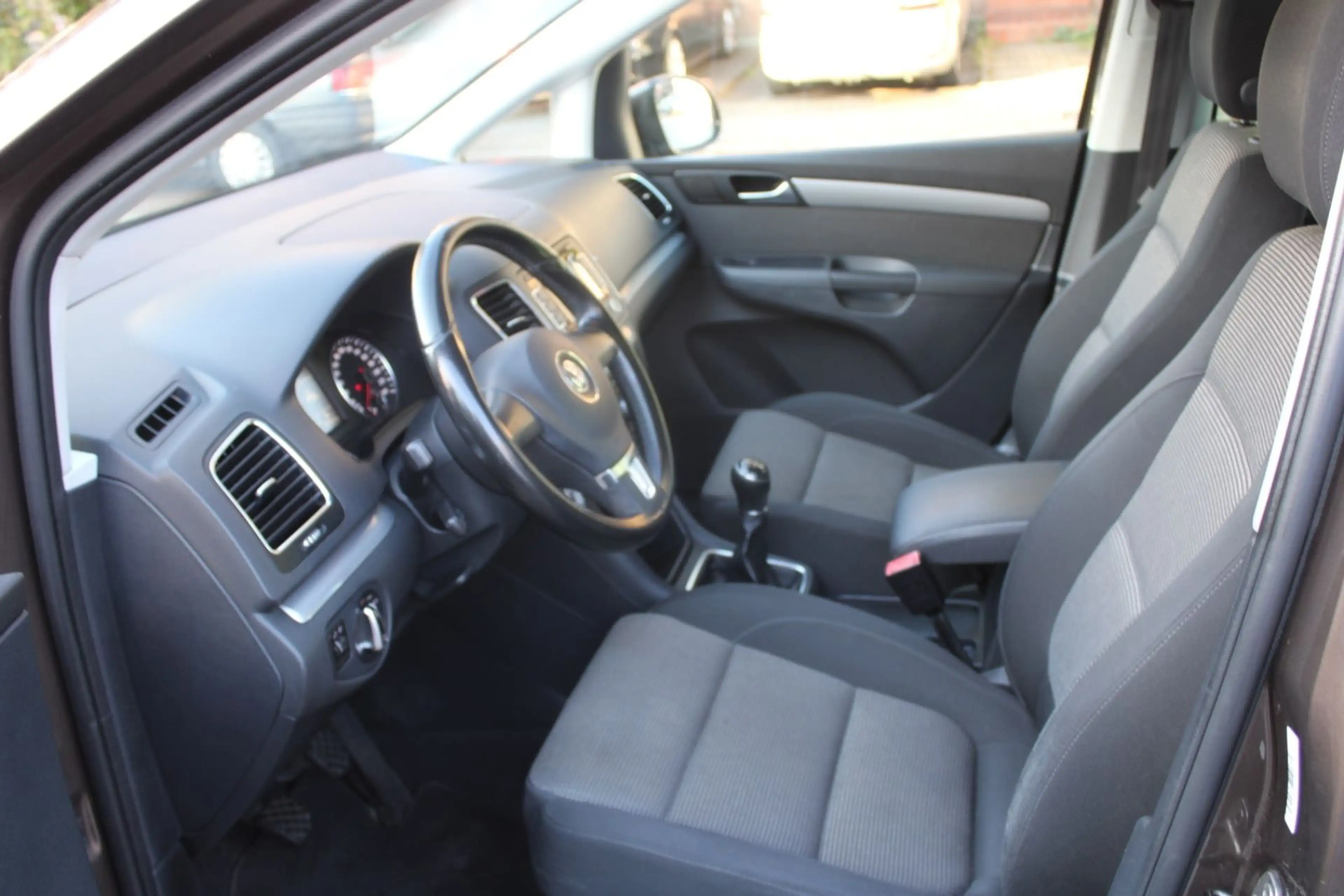 Volkswagen Sharan 1.4 TSI Comfortline BMT*7SITZER*NAVI*SHZ! — photo 10