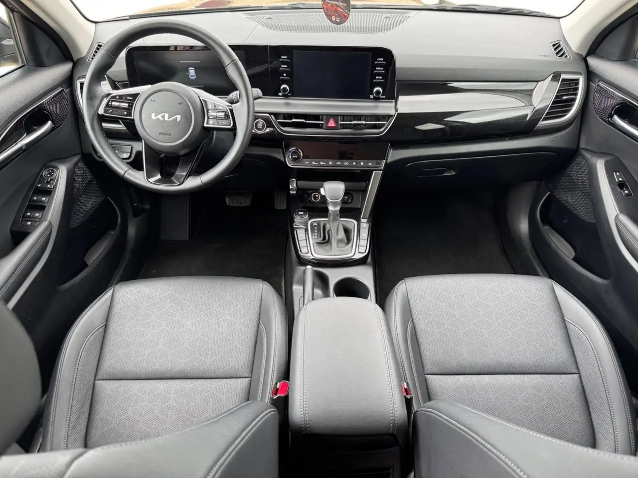 Kia Seltos снимка Kia Seltos