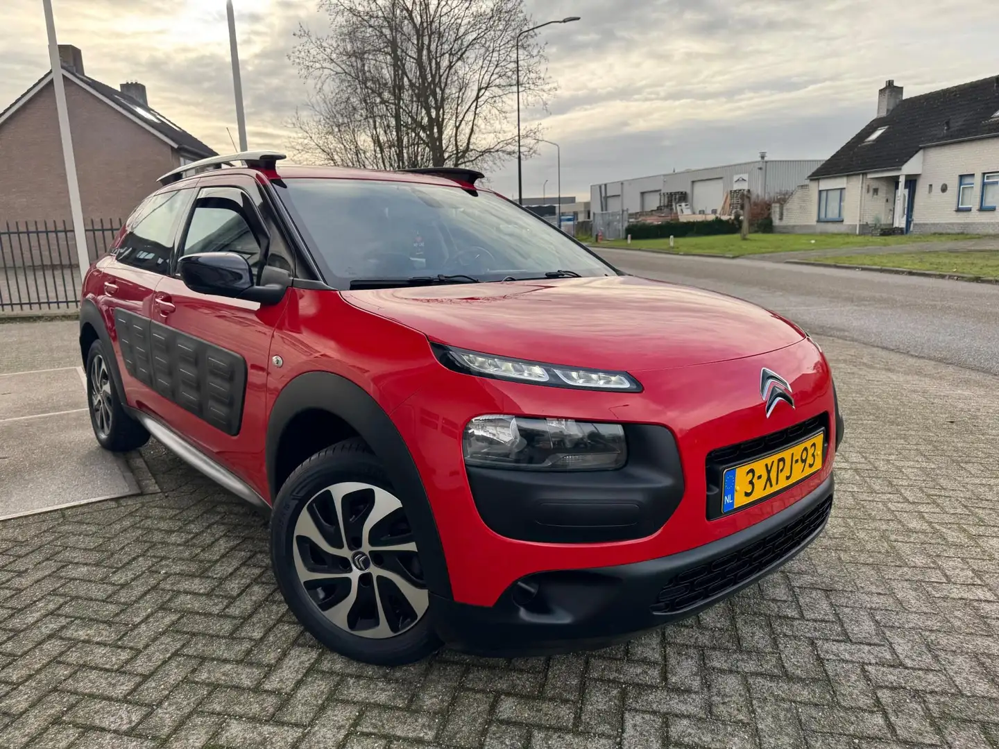 Citroen C4 Cactus 1.2 PureTech Feel Airco,Cruise, Trkhaak Rood - 2