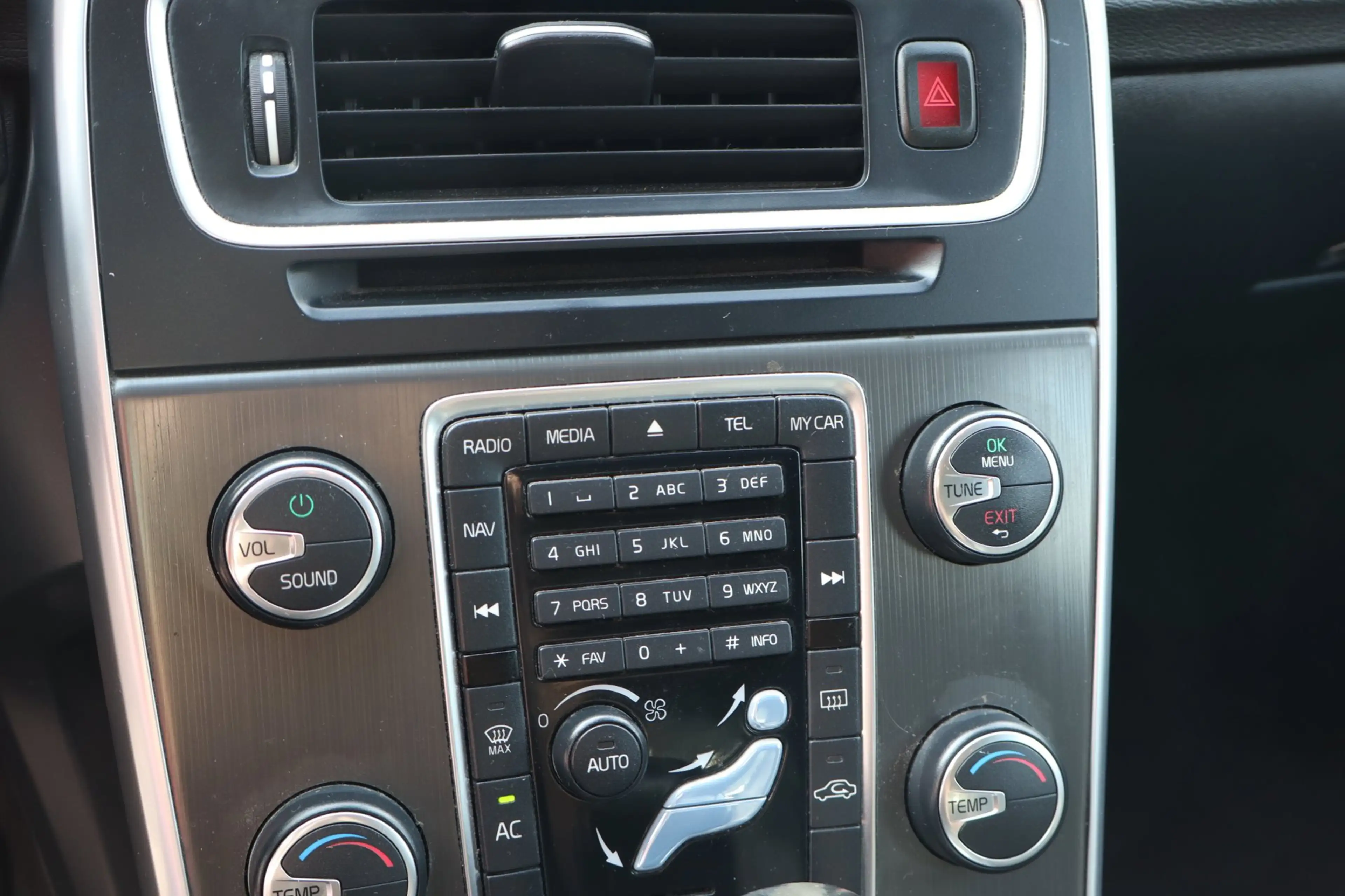 Volvo V60 2.0T Momentum , AUTOMAAT, 1/2 LEDER, NAVI. — photo 16