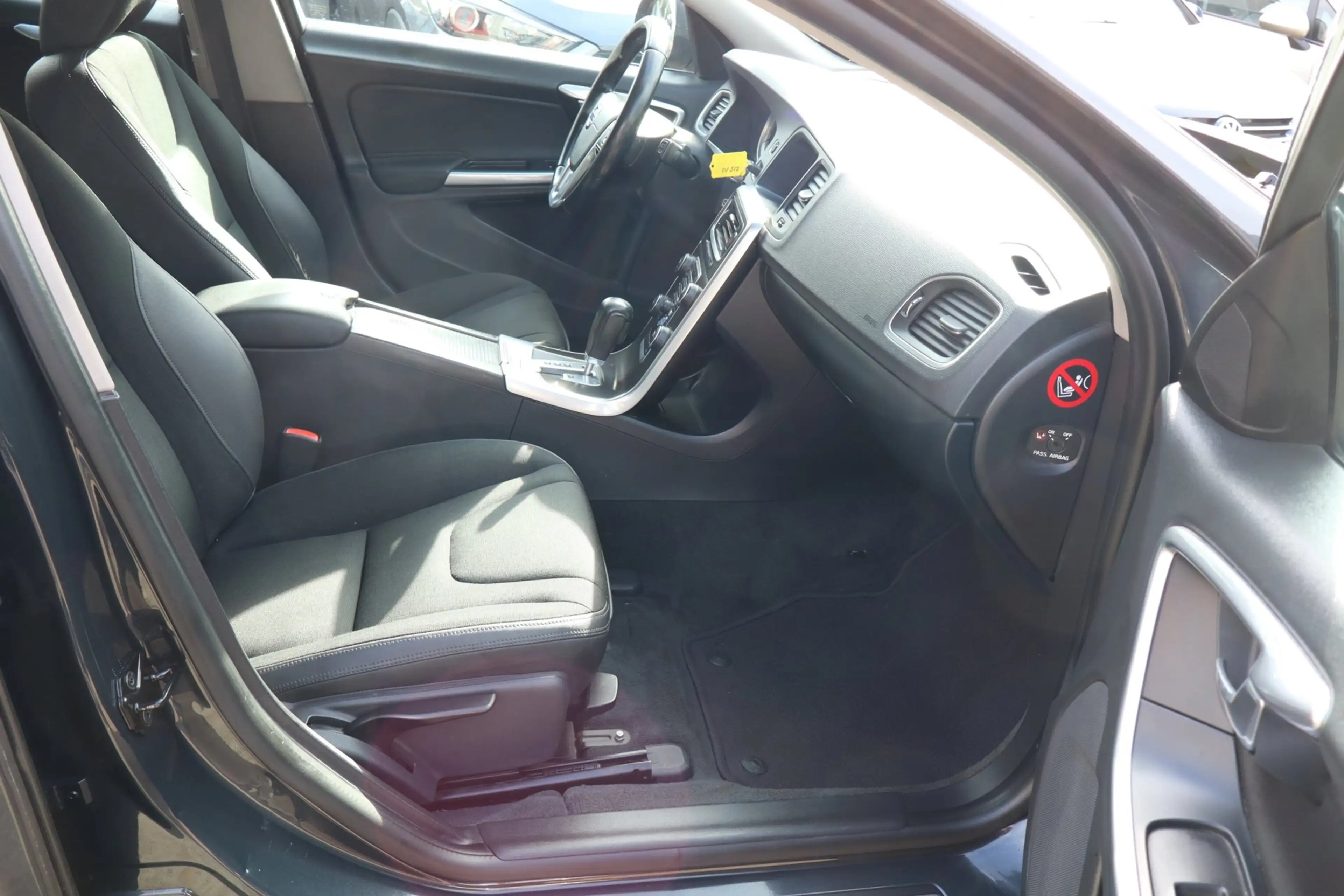 Volvo V60 2.0T Momentum , AUTOMAAT, 1/2 LEDER, NAVI. — photo 24