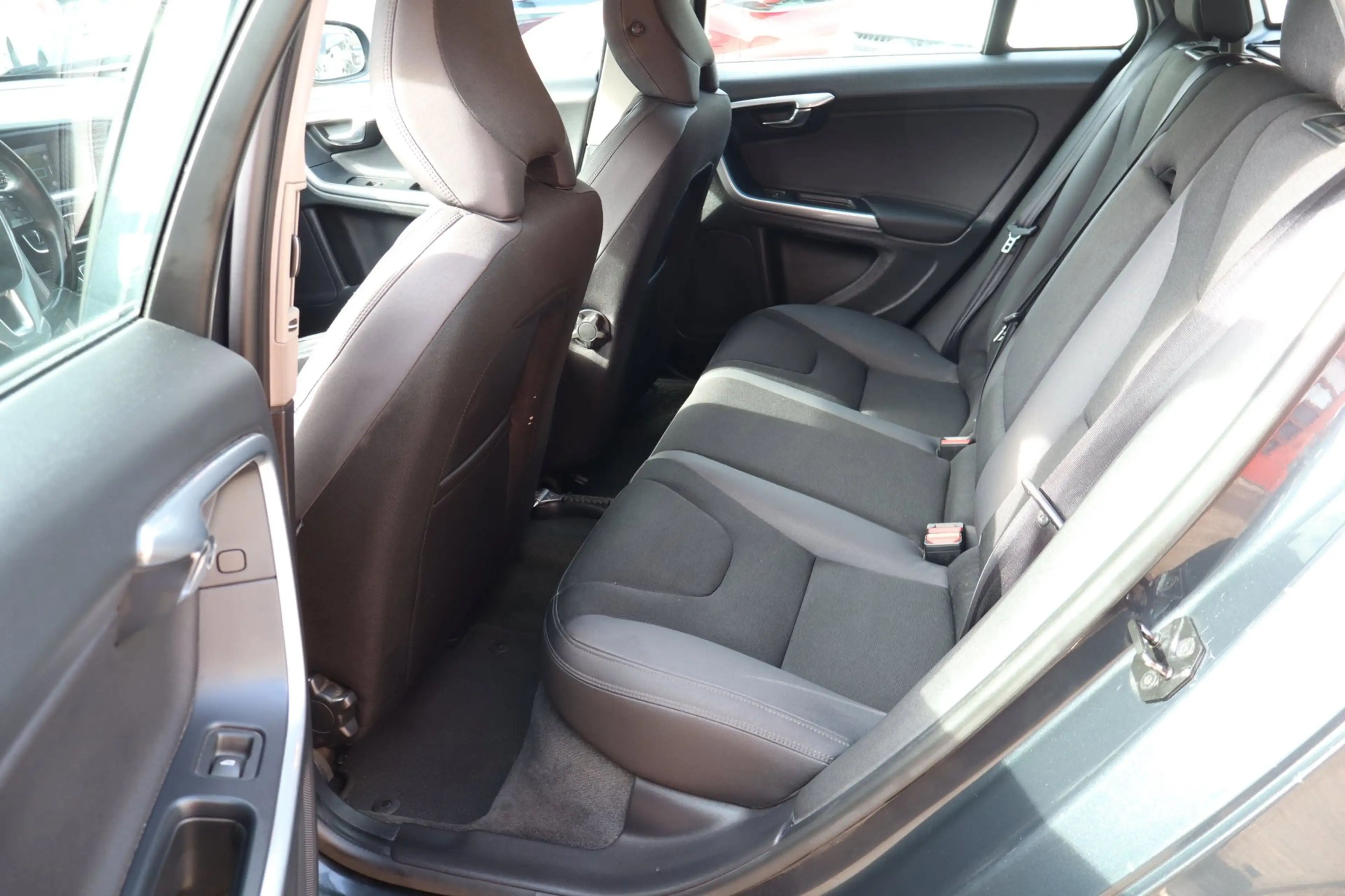 Volvo V60 2.0T Momentum , AUTOMAAT, 1/2 LEDER, NAVI. — photo 11