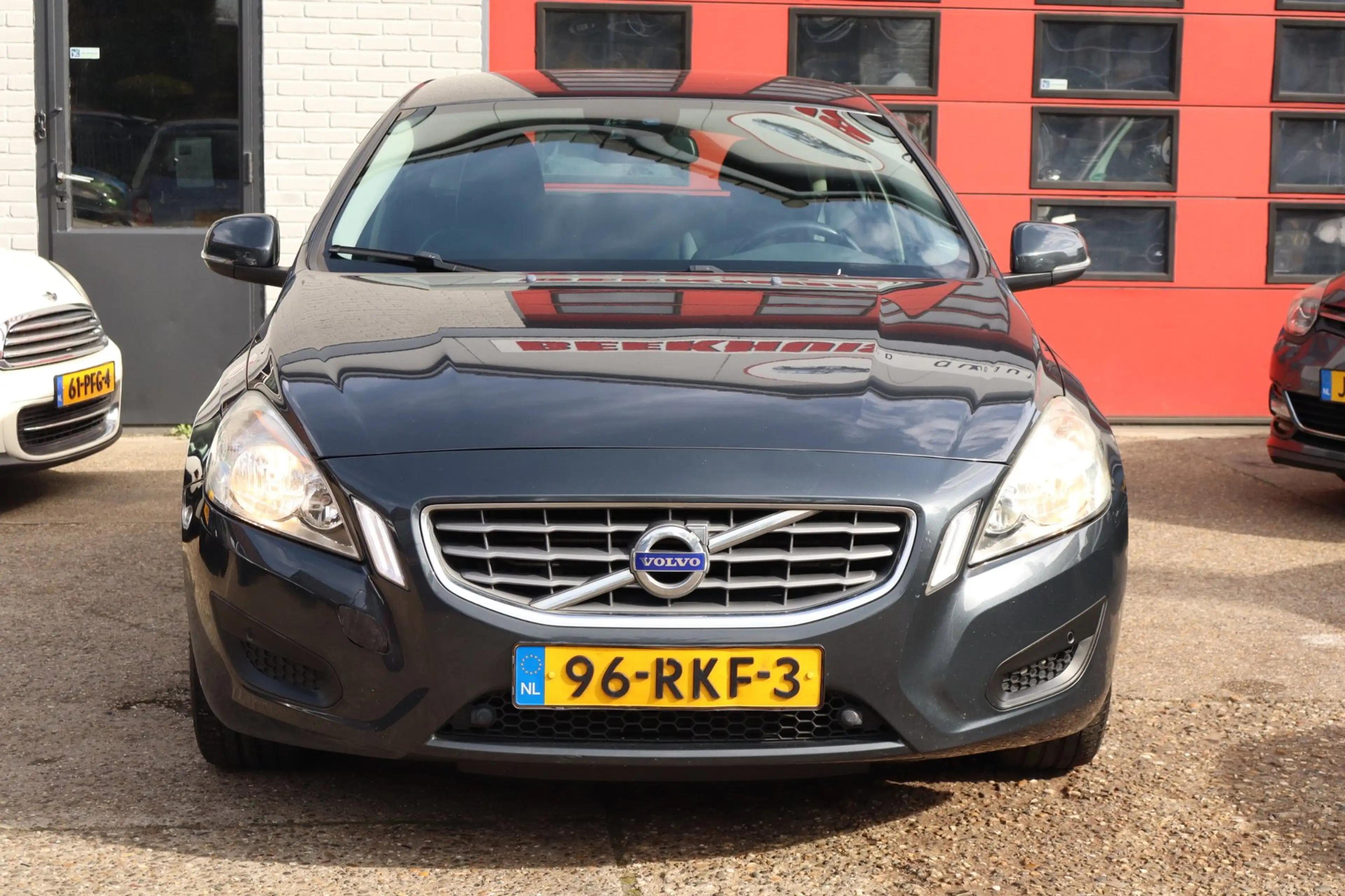 Volvo V60 2.0T Momentum , AUTOMAAT, 1/2 LEDER, NAVI. — photo 2