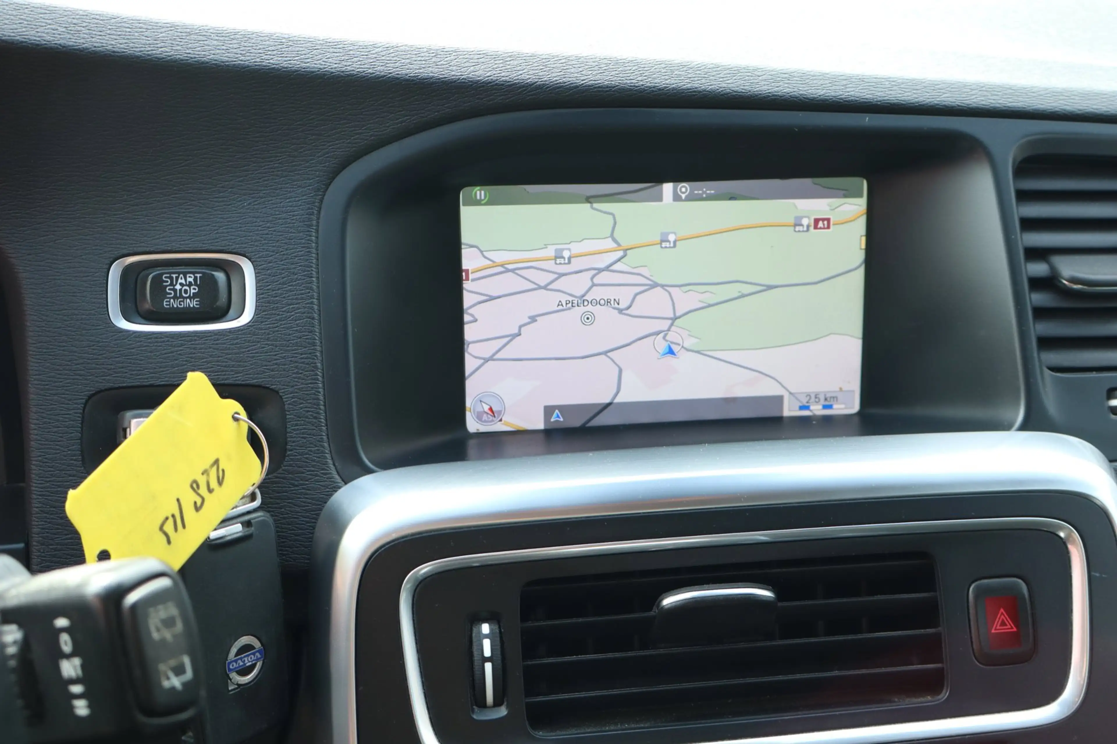 Volvo V60 2.0T Momentum , AUTOMAAT, 1/2 LEDER, NAVI. — photo 17