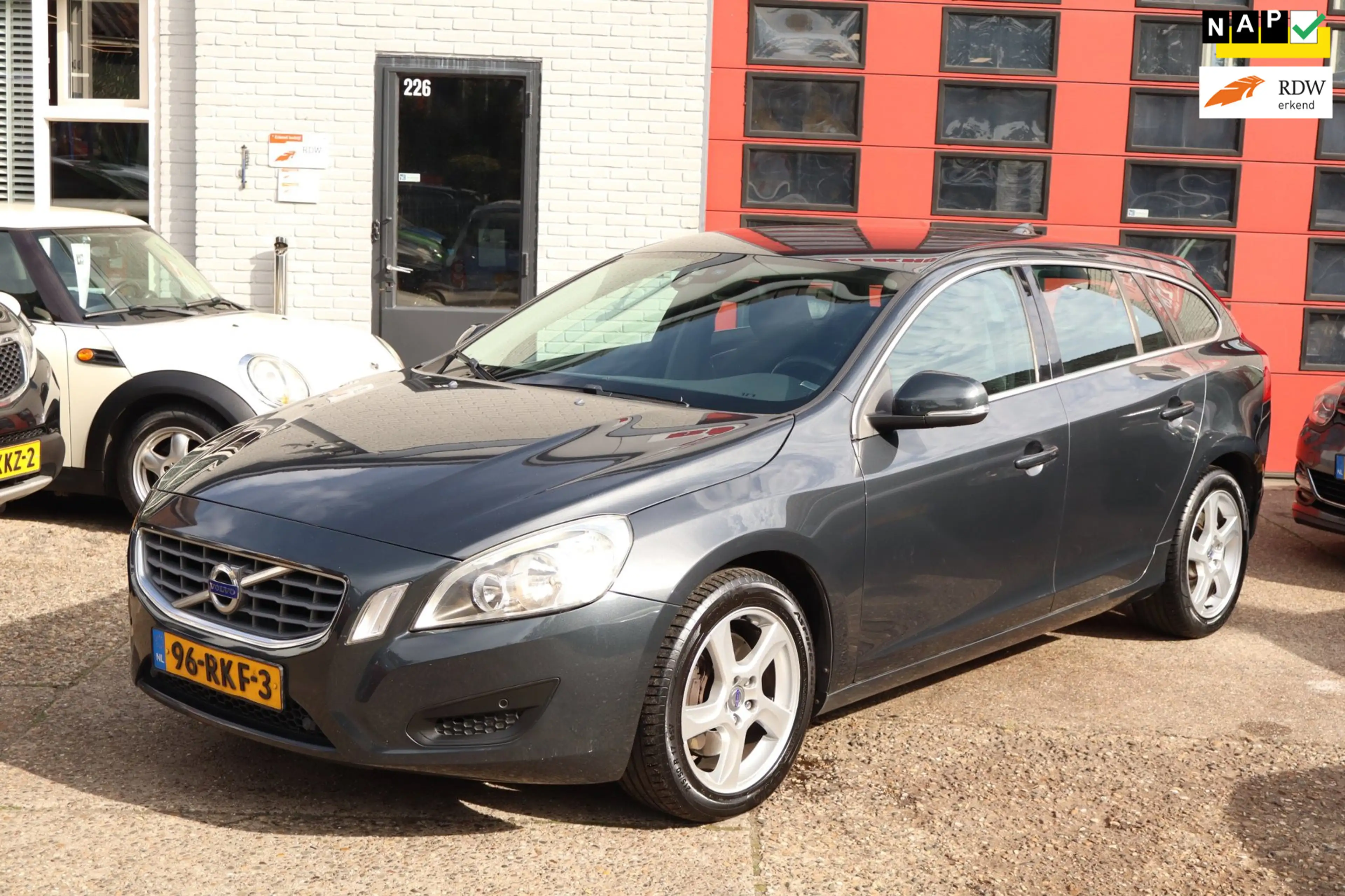 Volvo V60 2.0T Momentum , AUTOMAAT, 1/2 LEDER, NAVI.