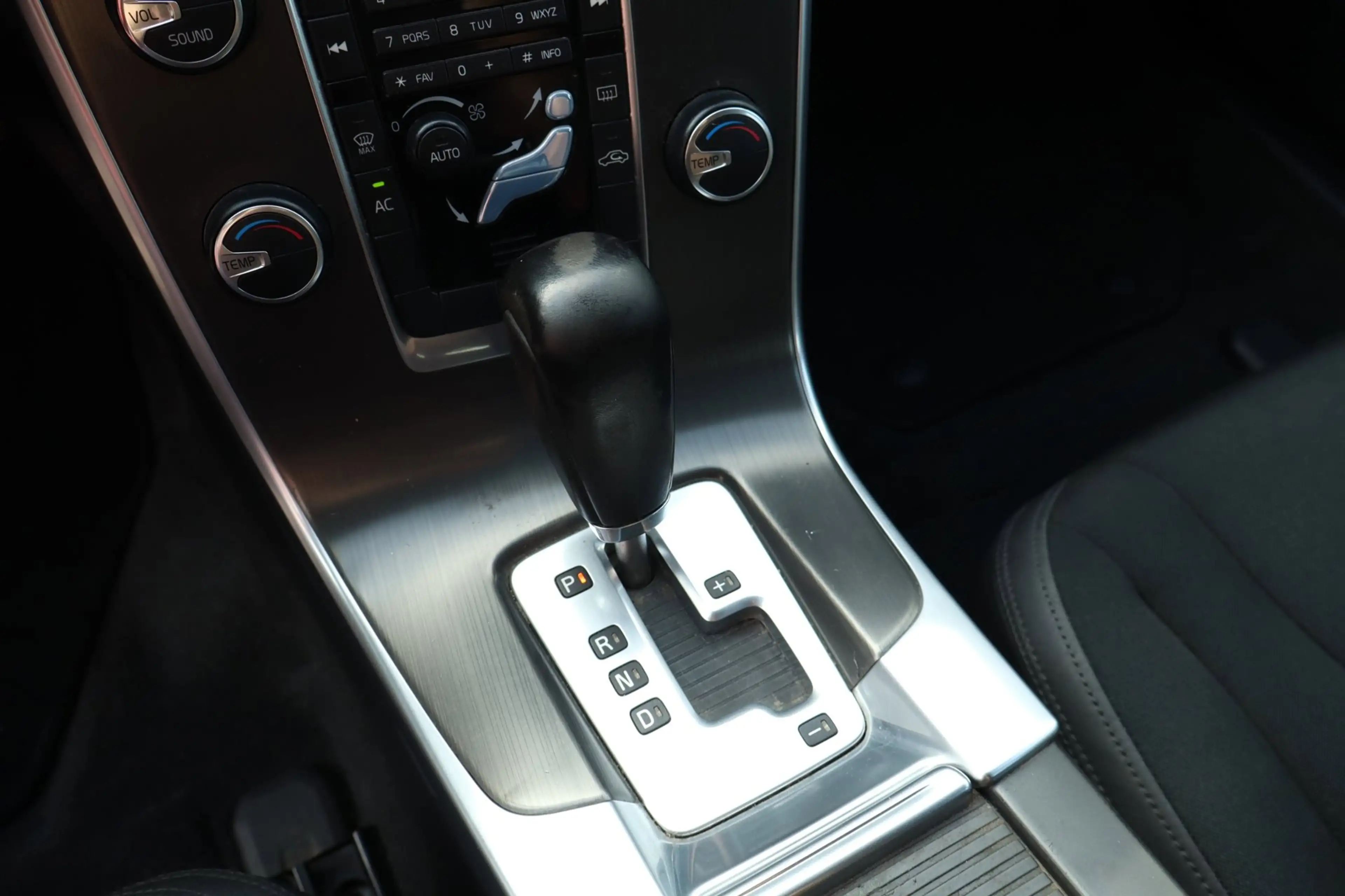 Volvo V60 2.0T Momentum , AUTOMAAT, 1/2 LEDER, NAVI. — photo 15