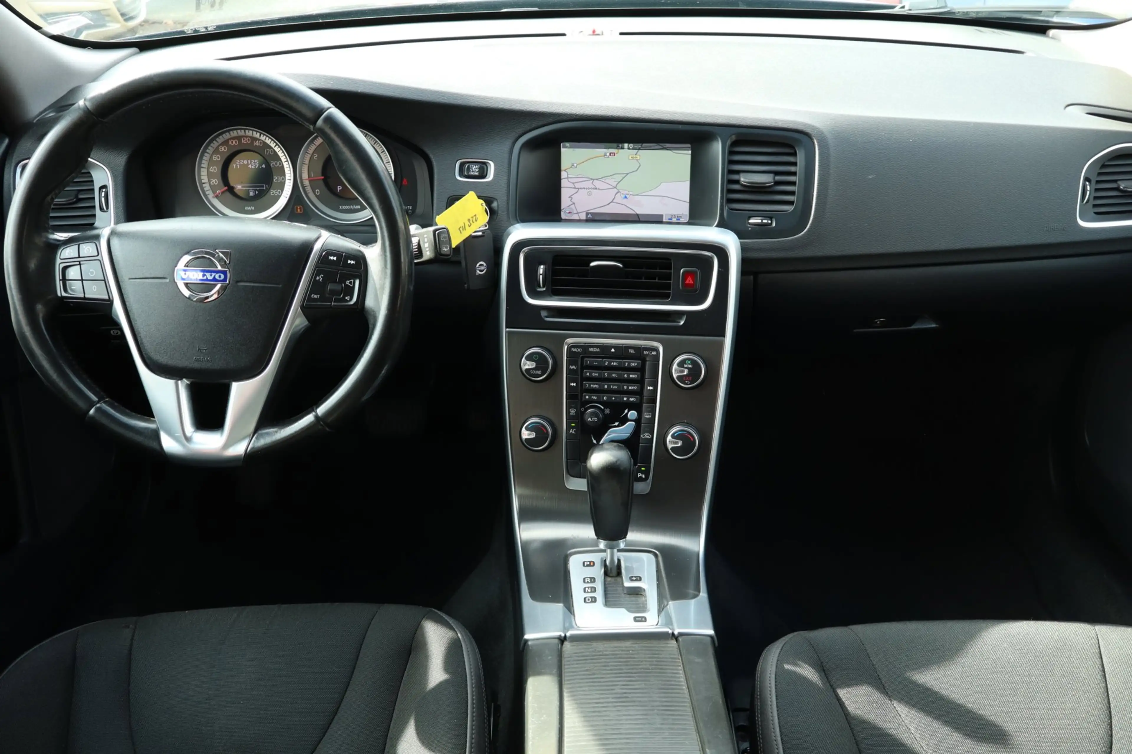 Volvo V60 2.0T Momentum , AUTOMAAT, 1/2 LEDER, NAVI. — photo 3