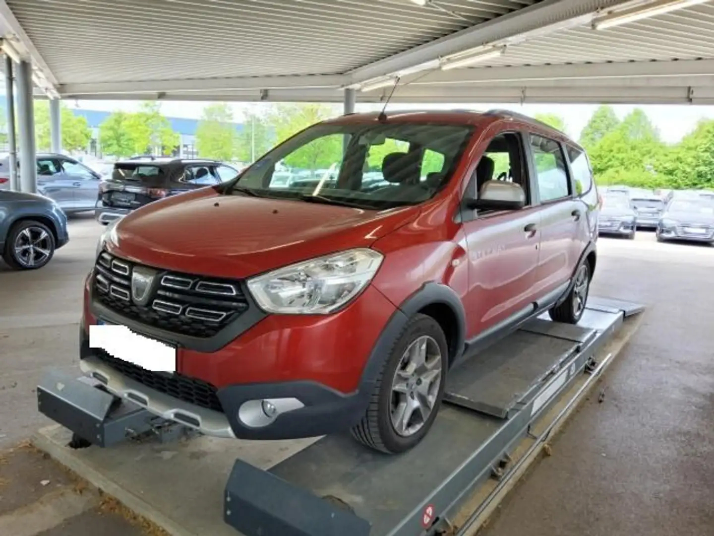 Dacia Lodgy Stepway Plus 1.3 TCe NAV*GRA*R-KAM*8-fach Rood - 2