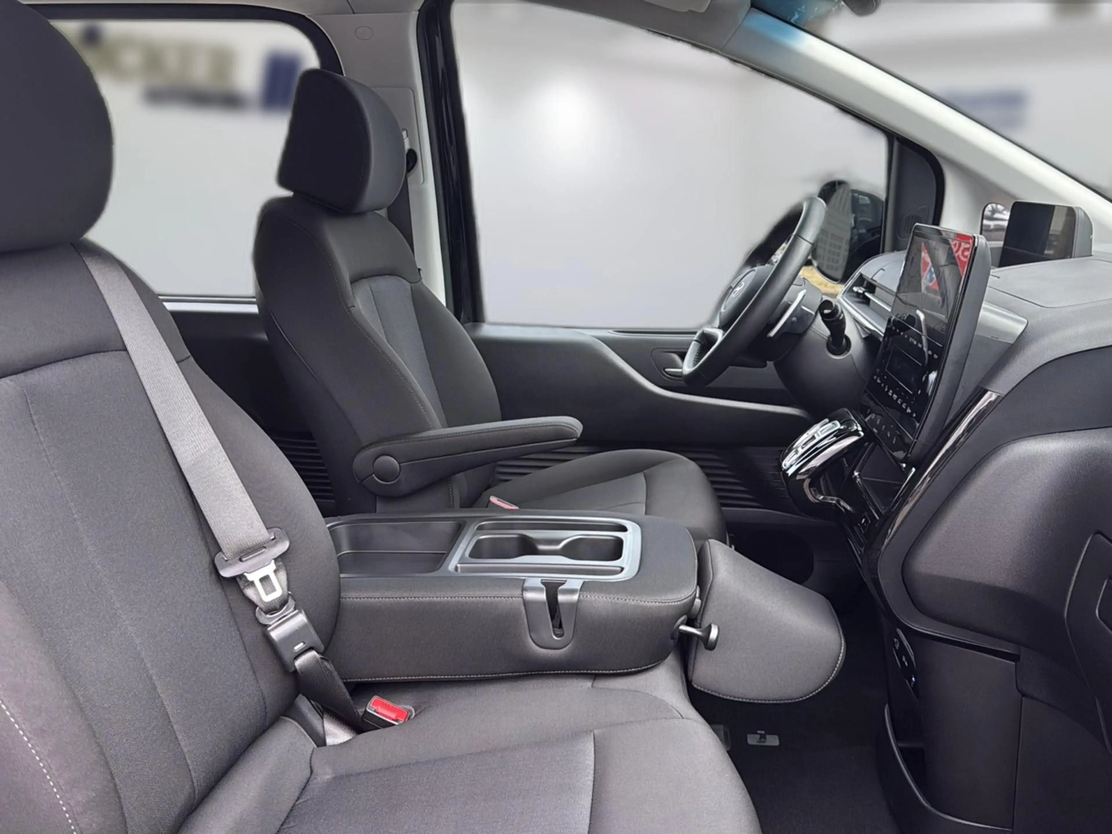 Hyundai STARIA MY25 1.6 T-GDi HEV 9-Sitz Trend Bluetooth — photo 13