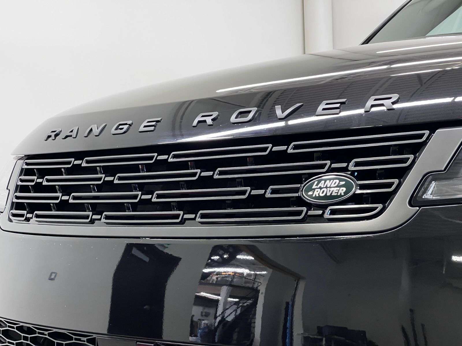 2026 Land Rover Range Rover Sport P400 DYNAMIC HSE alt 3