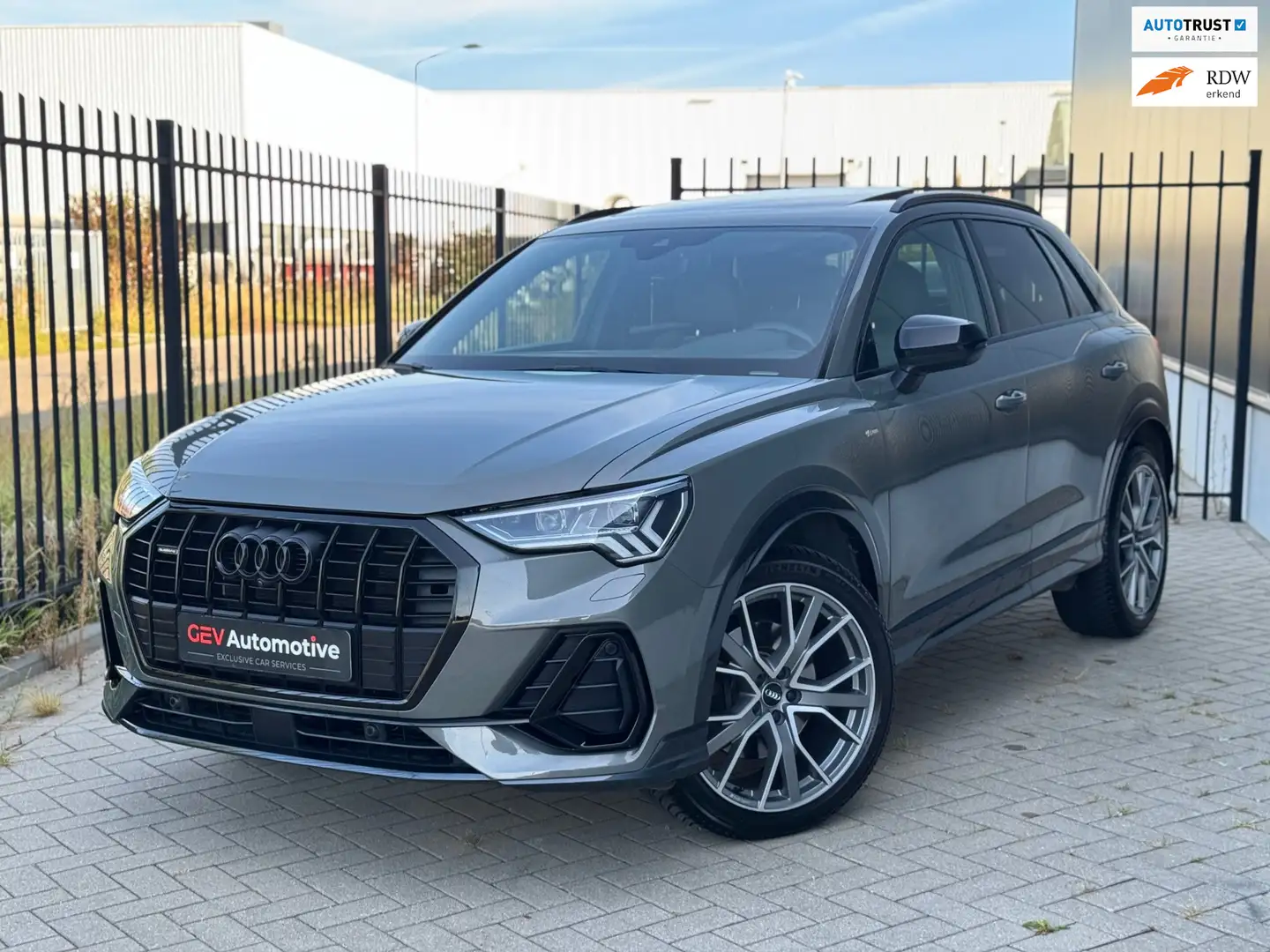 Audi Q3 40 TFSI Quattro S-Line edition one Panorama 360 Ca Grijs - 1