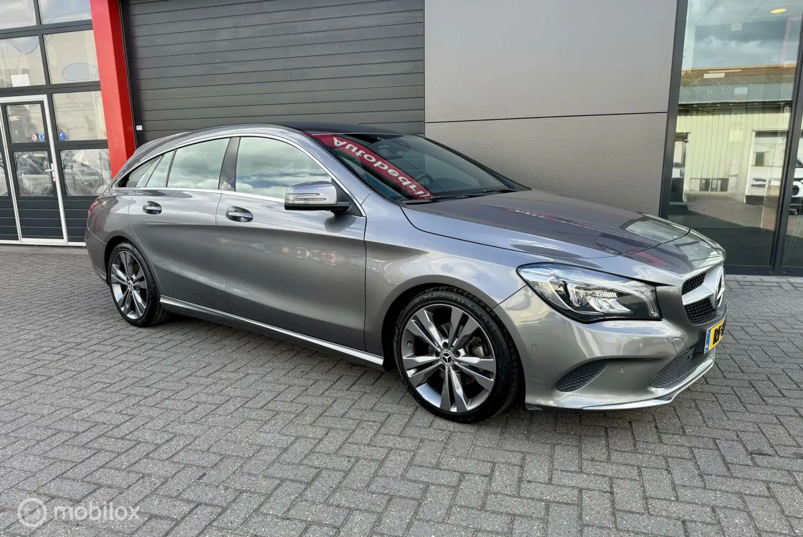 Mercedes-Benz CLA 180 Shooting Brake Business Solution Grau - 2