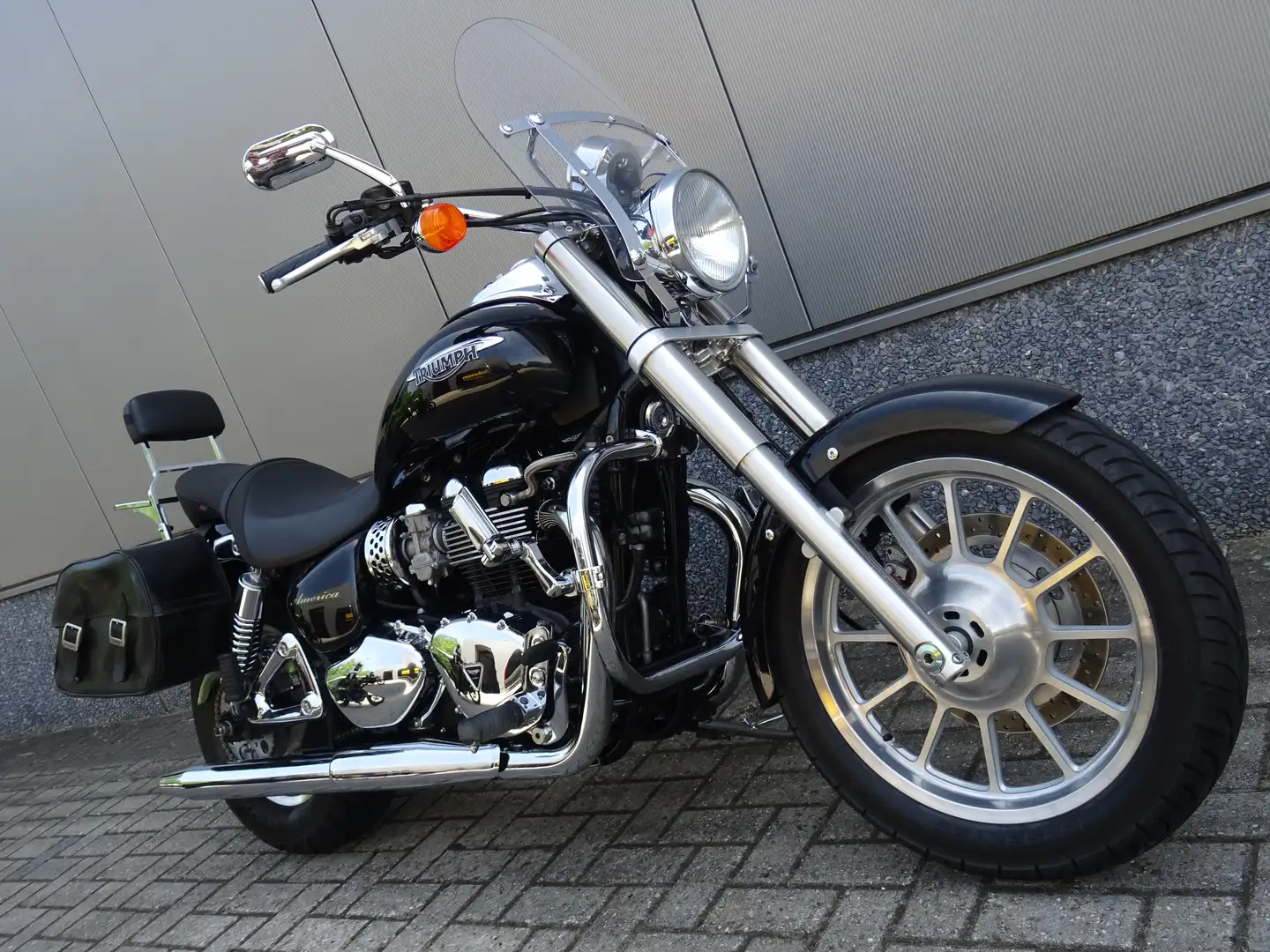 Triumph Bonneville America Black - 2