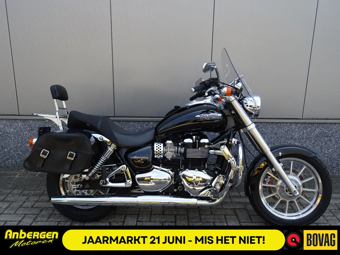 Triumph Bonneville America Black - 1