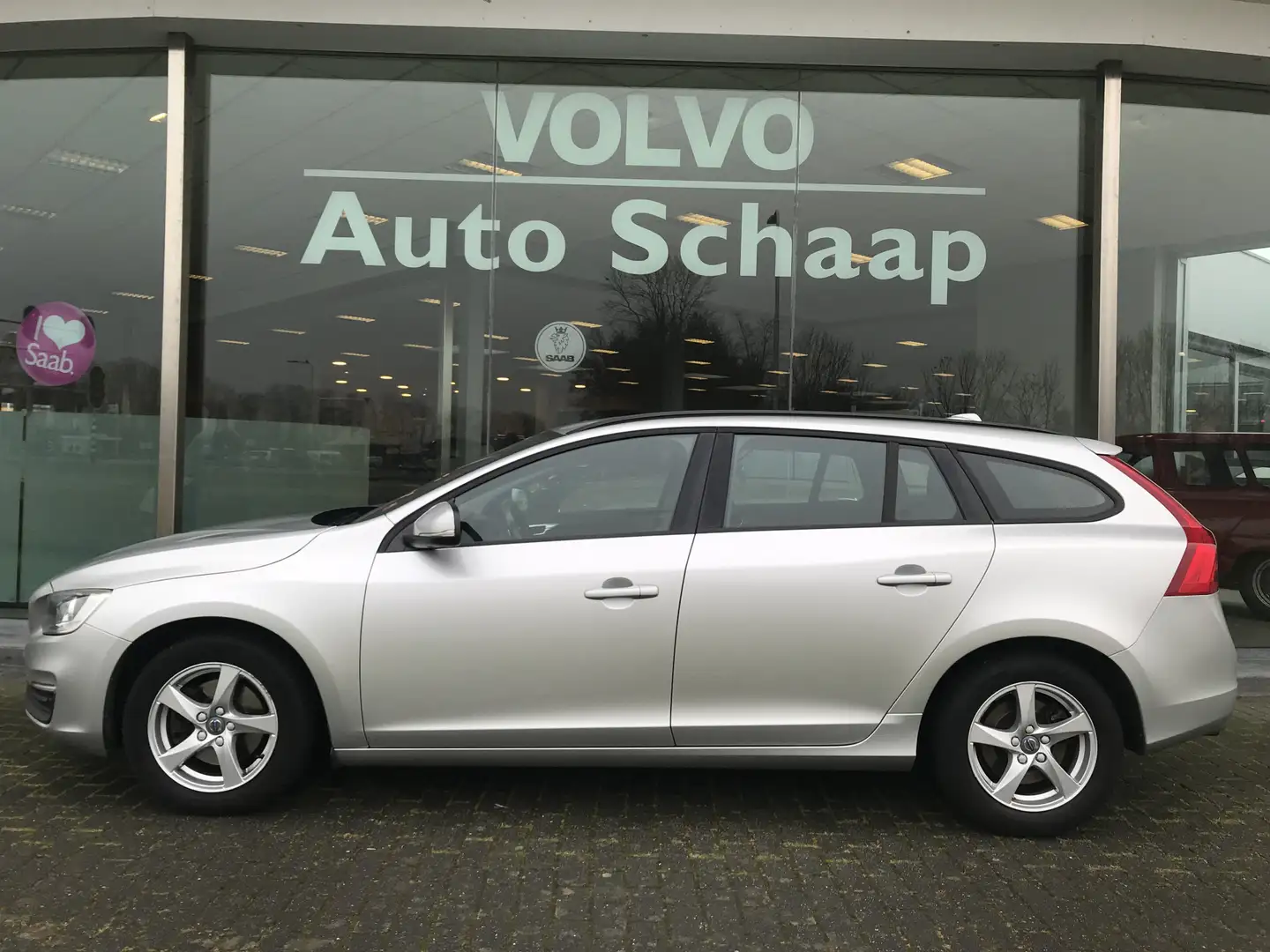 Volvo V60 2.0 D3 Nordic | Rijklaar incl garantie | Parkeerse Gris - 2