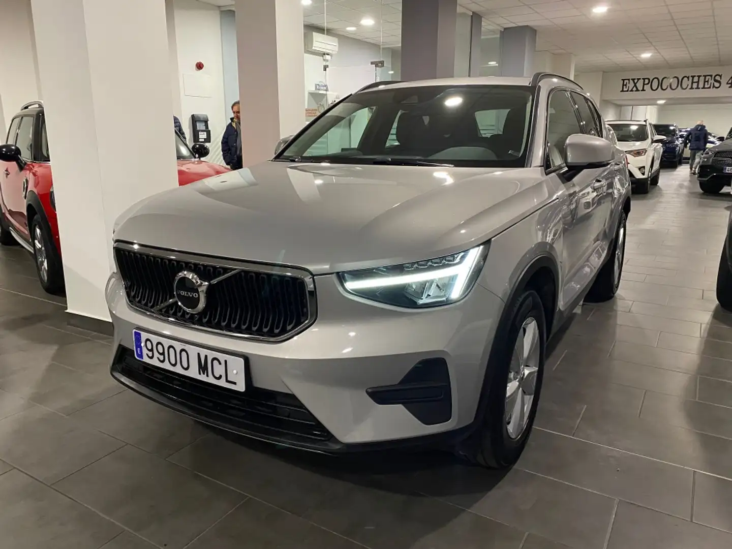 Volvo XC40 T2 Essential Gris - 1