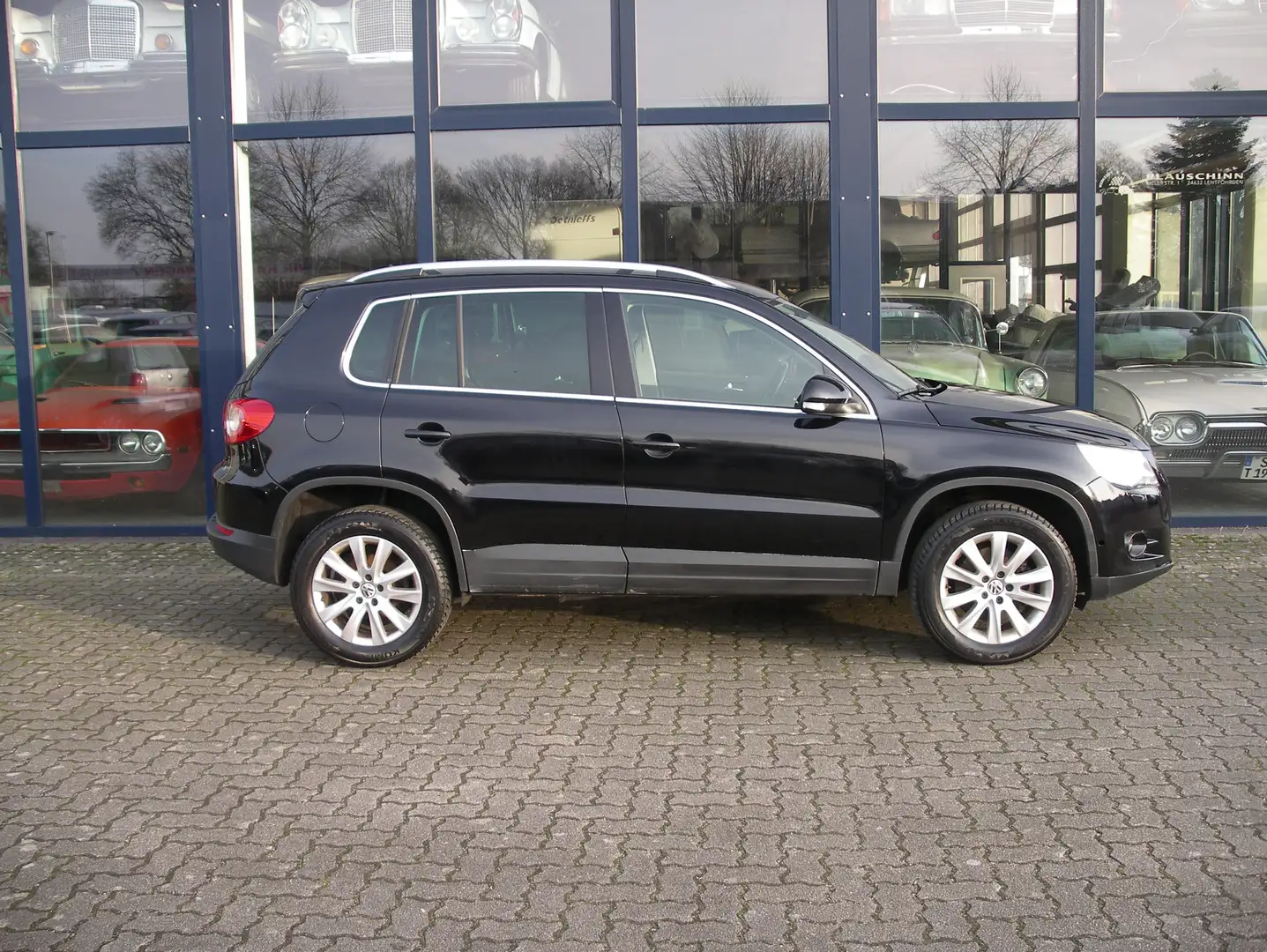 Volkswagen Tiguan Team BMT Schwarz - 1