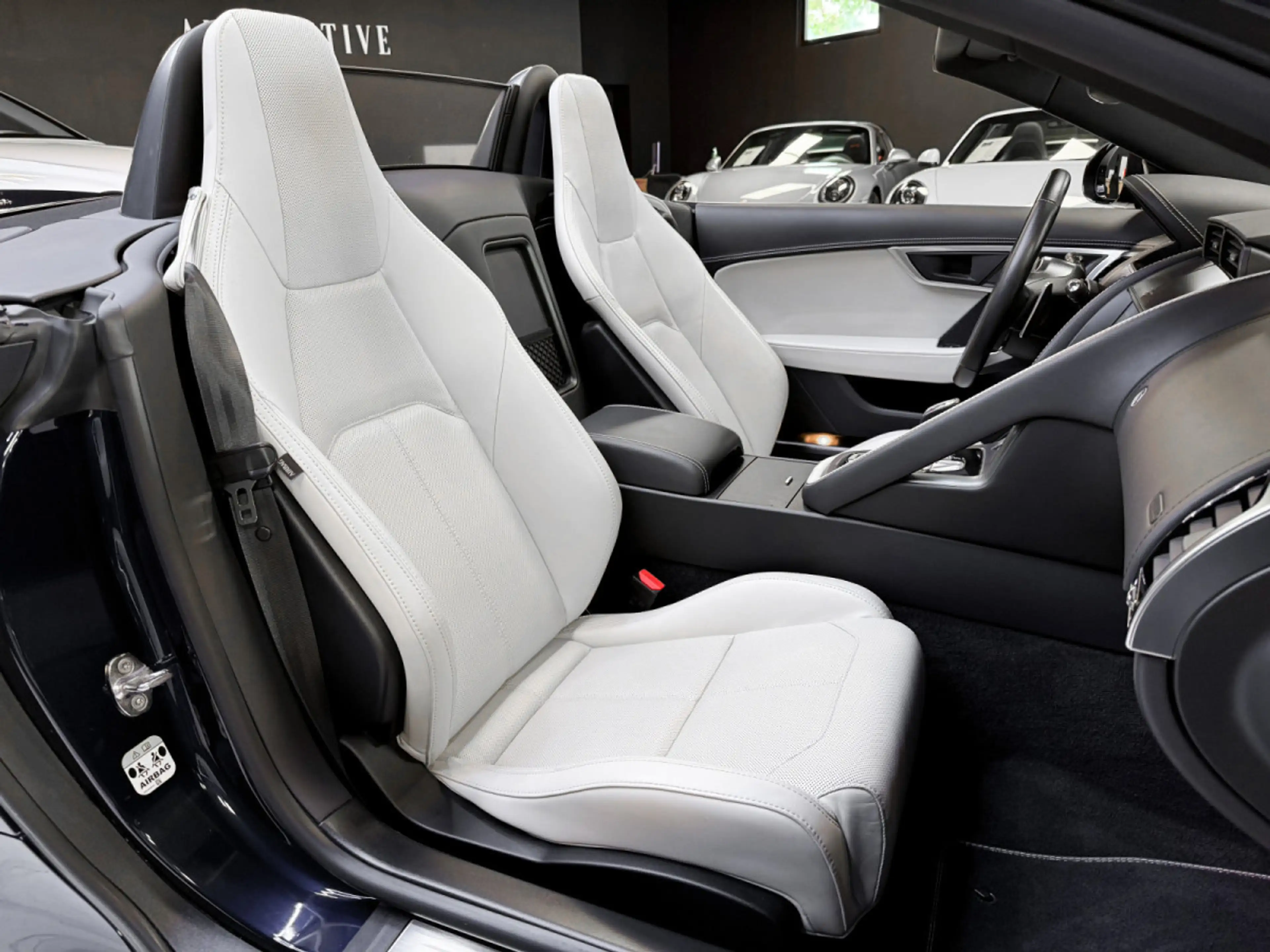 Jaguar F-Type P300 Cabriolet R-Dynamic / Meridian / LED / 1.Hand — photo 10