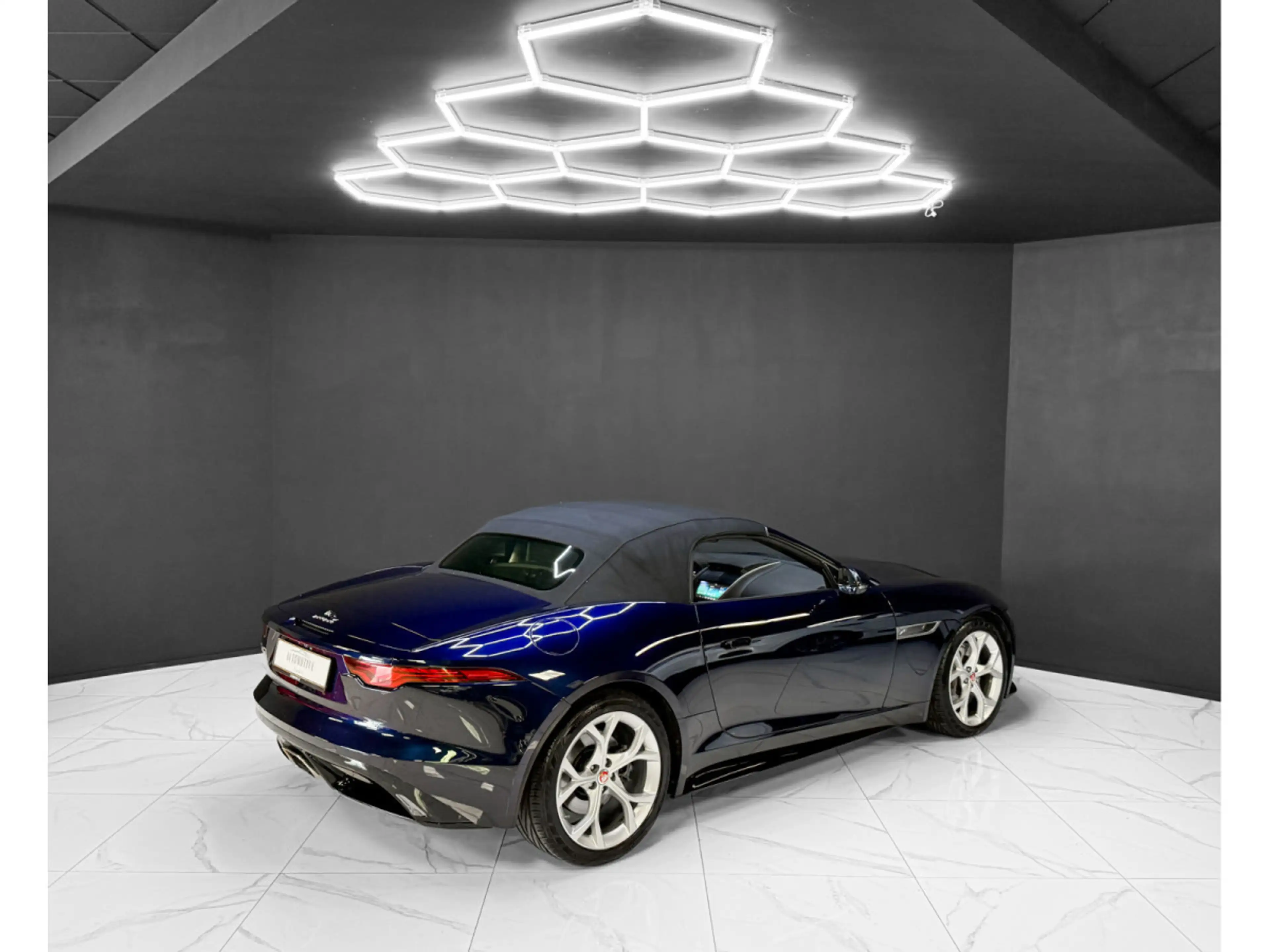 Jaguar F-Type P300 Cabriolet R-Dynamic / Meridian / LED / 1.Hand — photo 5