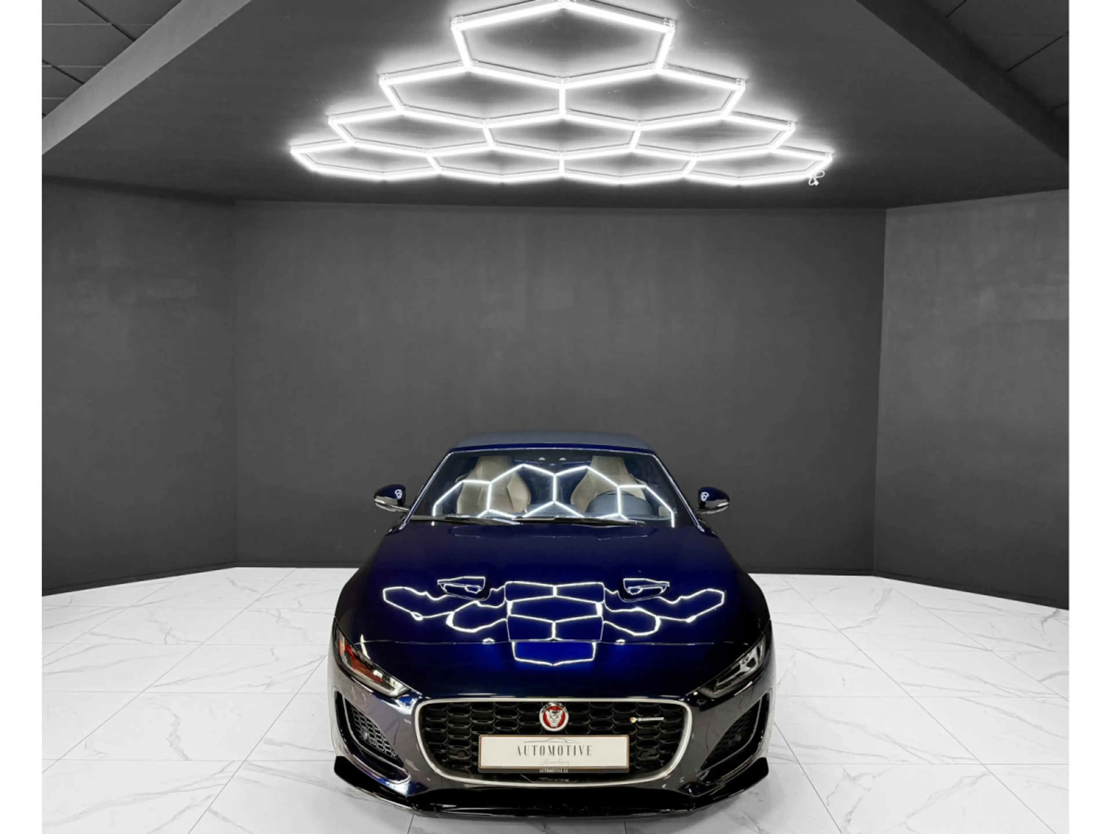 Jaguar F-Type P300 Cabriolet R-Dynamic / Meridian / LED / 1.Hand — photo 8