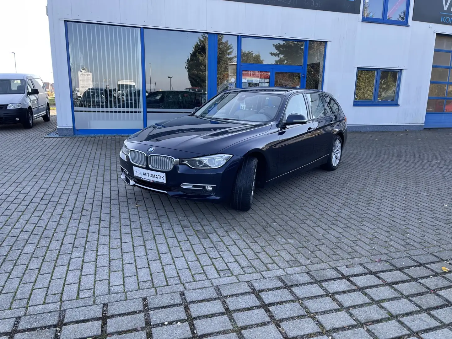BMW 320 320 d xDrive Touring Blau - 2