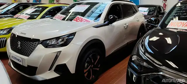 Peugeot 2008 - 1.2 PURETECH 100 CV ALLURE