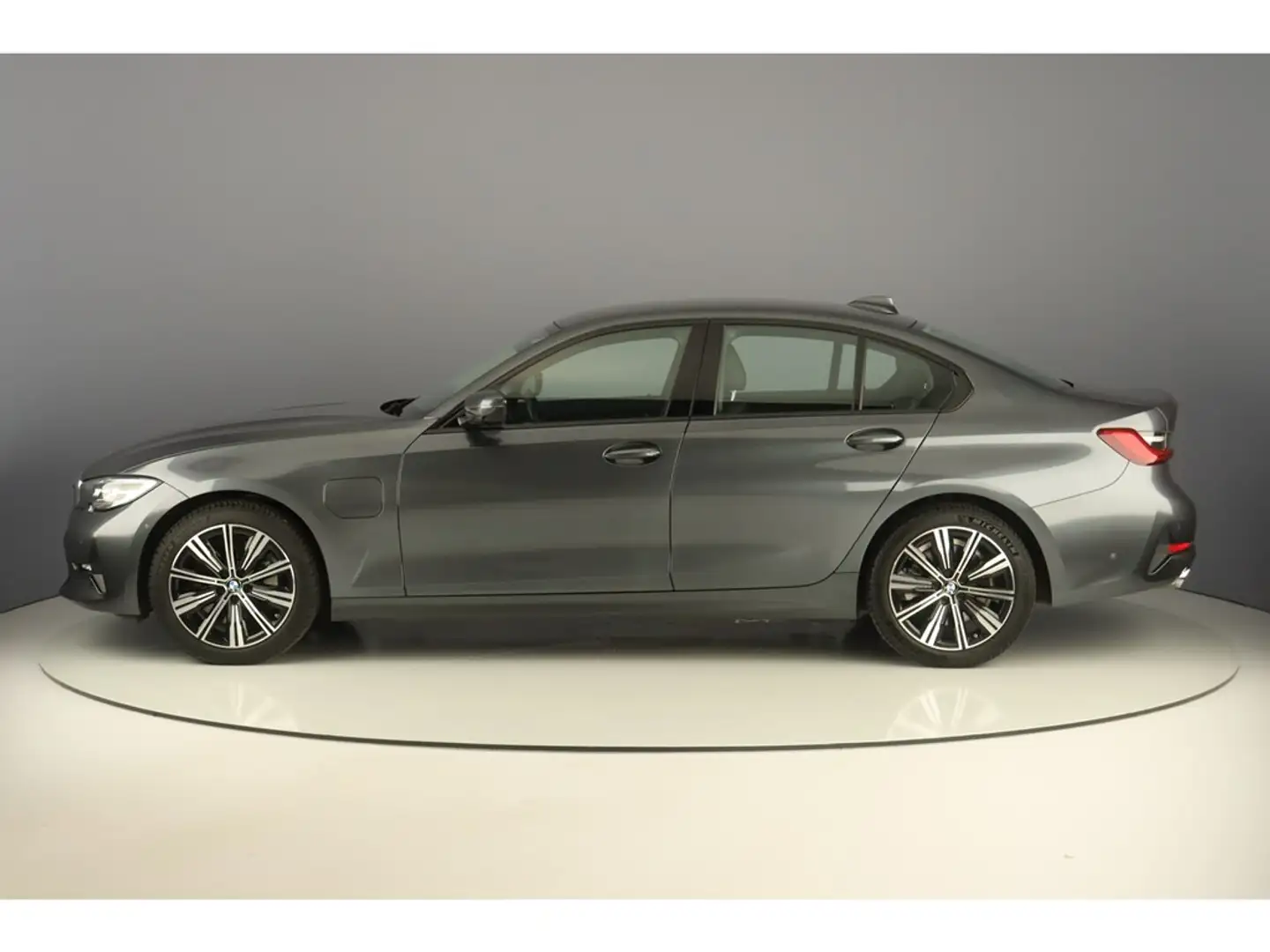 BMW 330 e 292pk Sport Line Pack Drive Assist Gris - 2